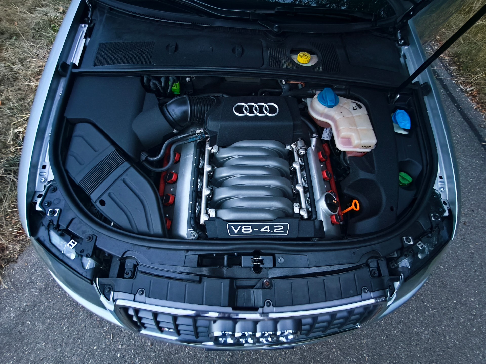 AUDI 4.2 V8 quattro-image-17