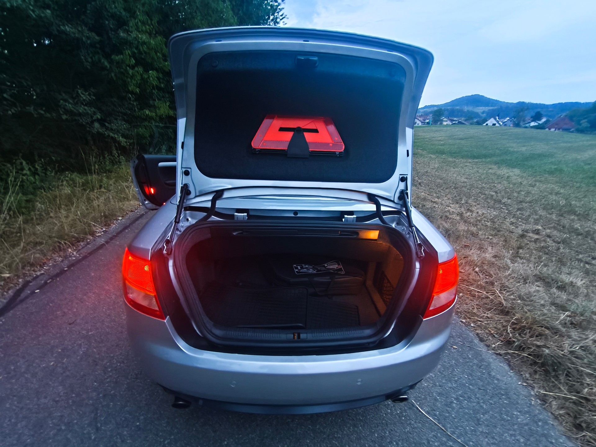 AUDI 4.2 V8 quattro-image-10