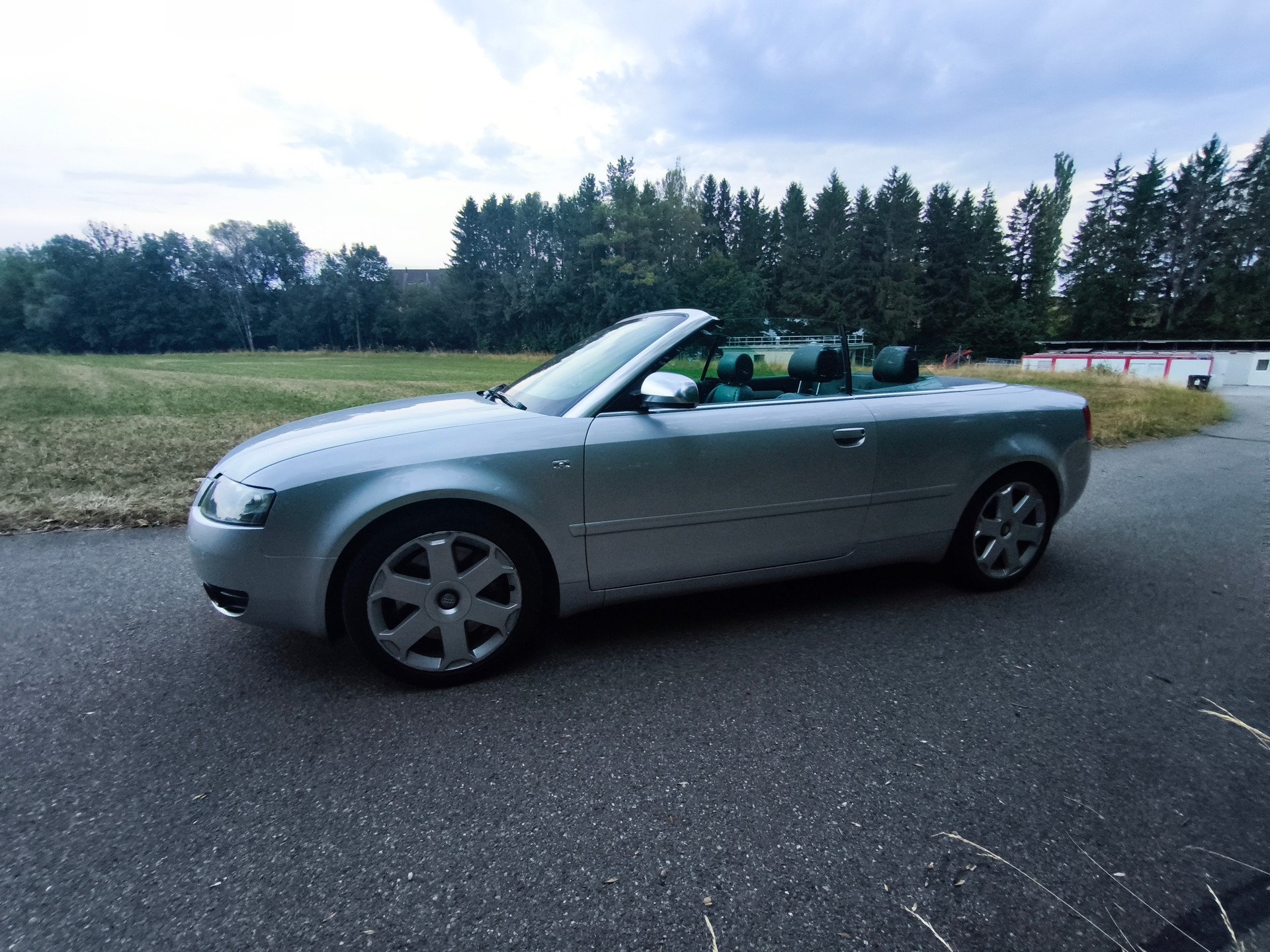 AUDI 4.2 V8 quattro-image-1