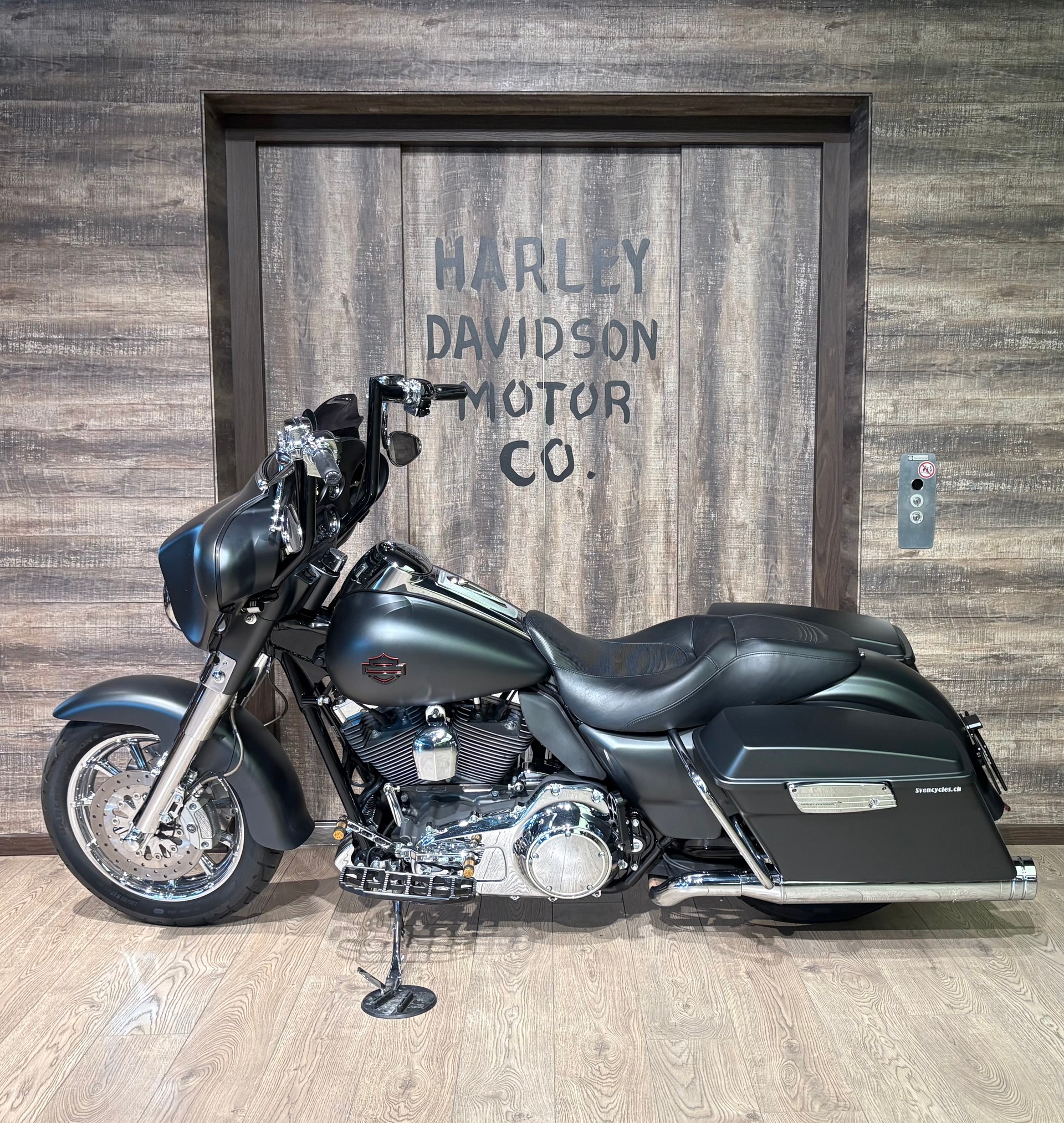 HARLEY-DAVIDSON FLHTCUSE4 Electra Glide Ultra Classic CVO ABS-image-3