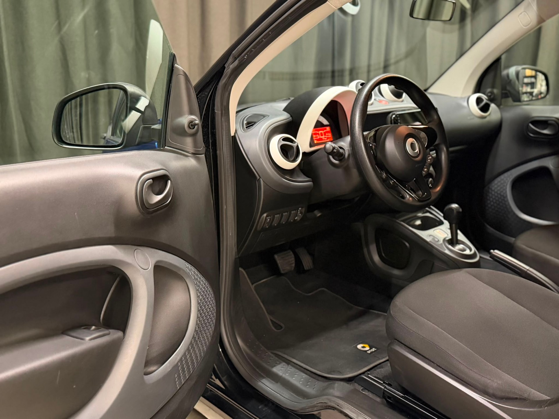 SMART fortwo Urbanshadow Ed.-image-7