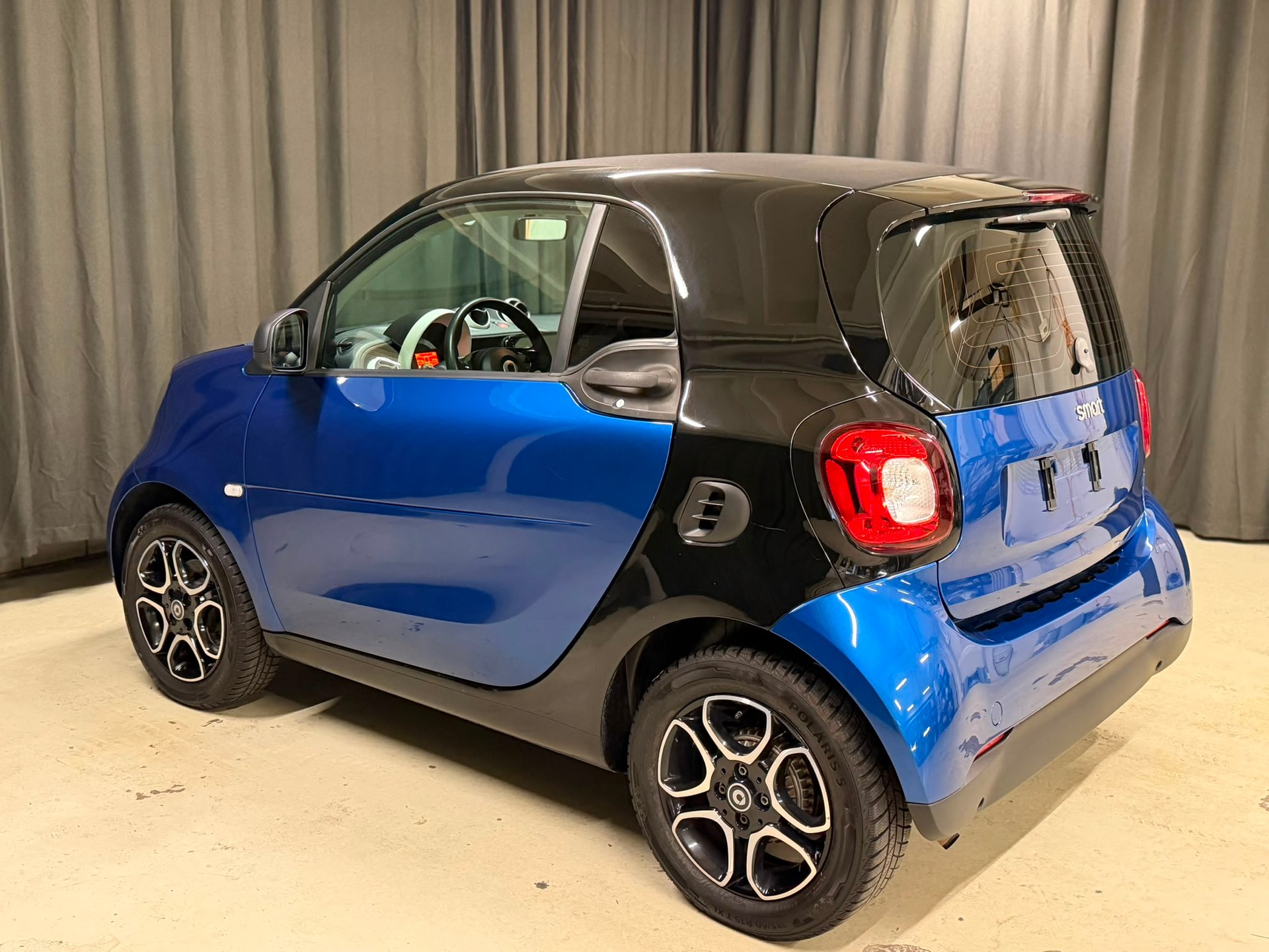 SMART fortwo Urbanshadow Ed.-image-4