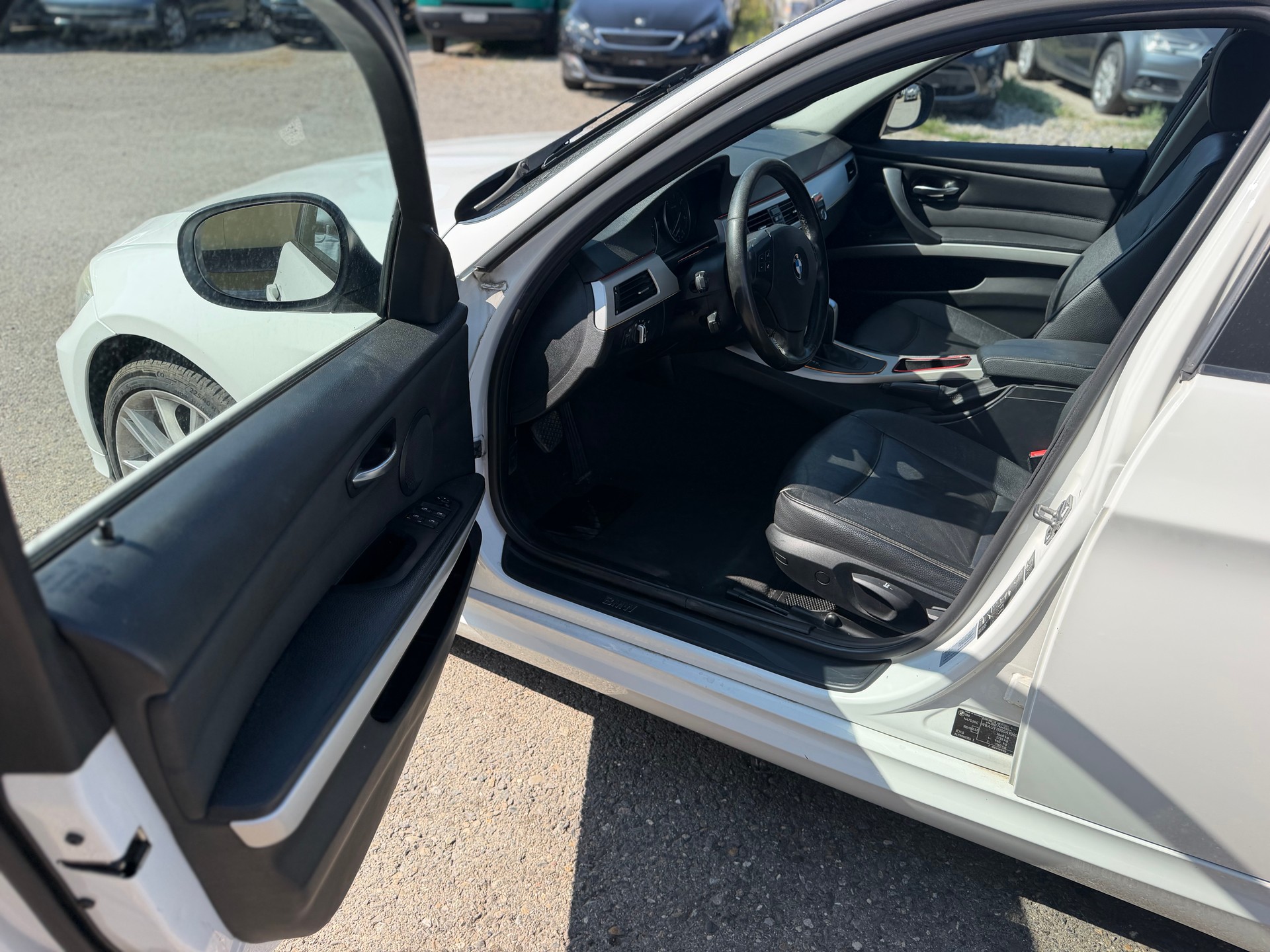 BMW 320d xDrive Touring Steptronic-image-13