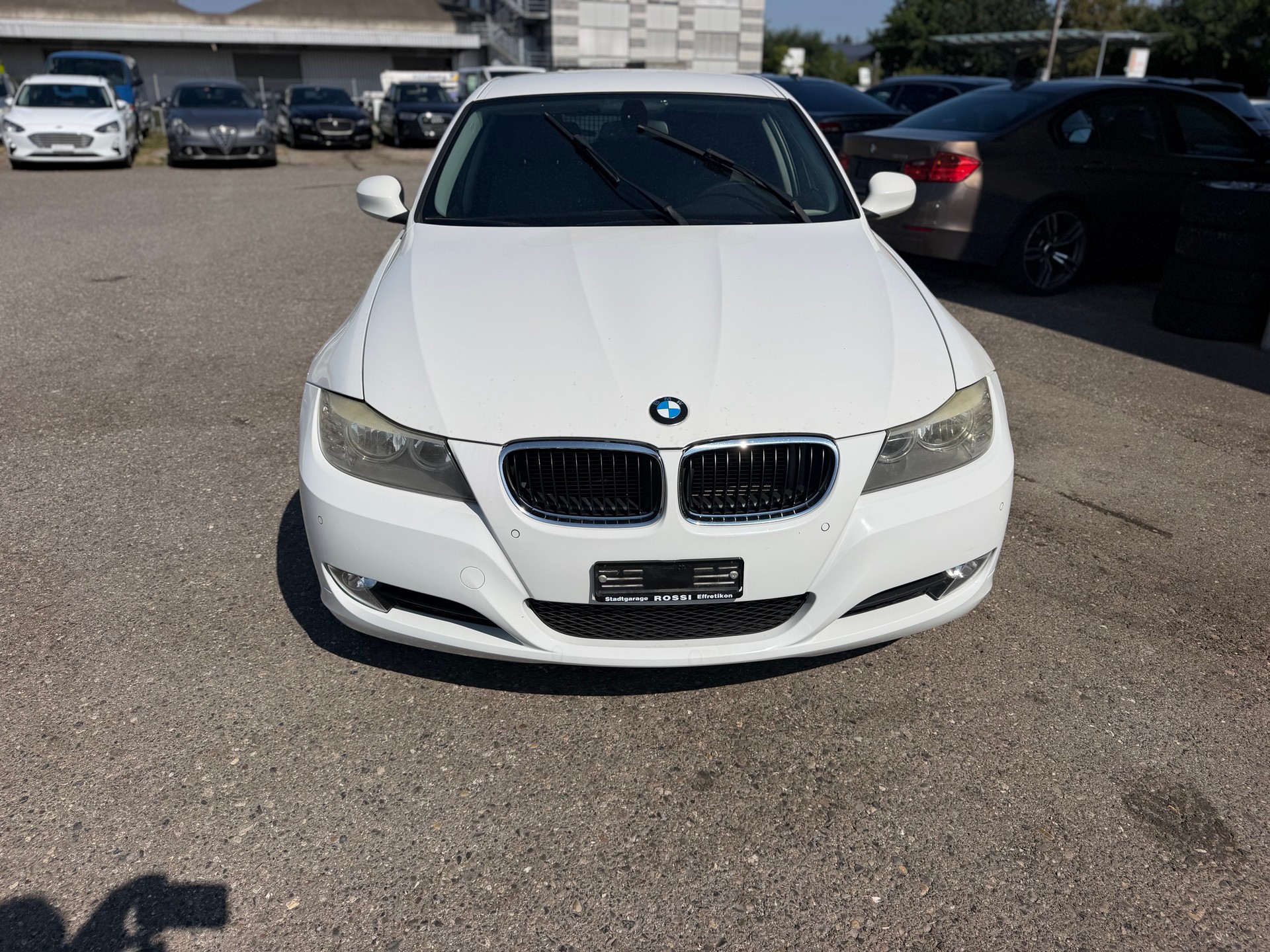 BMW 320d xDrive Touring Steptronic-showroom-element-1