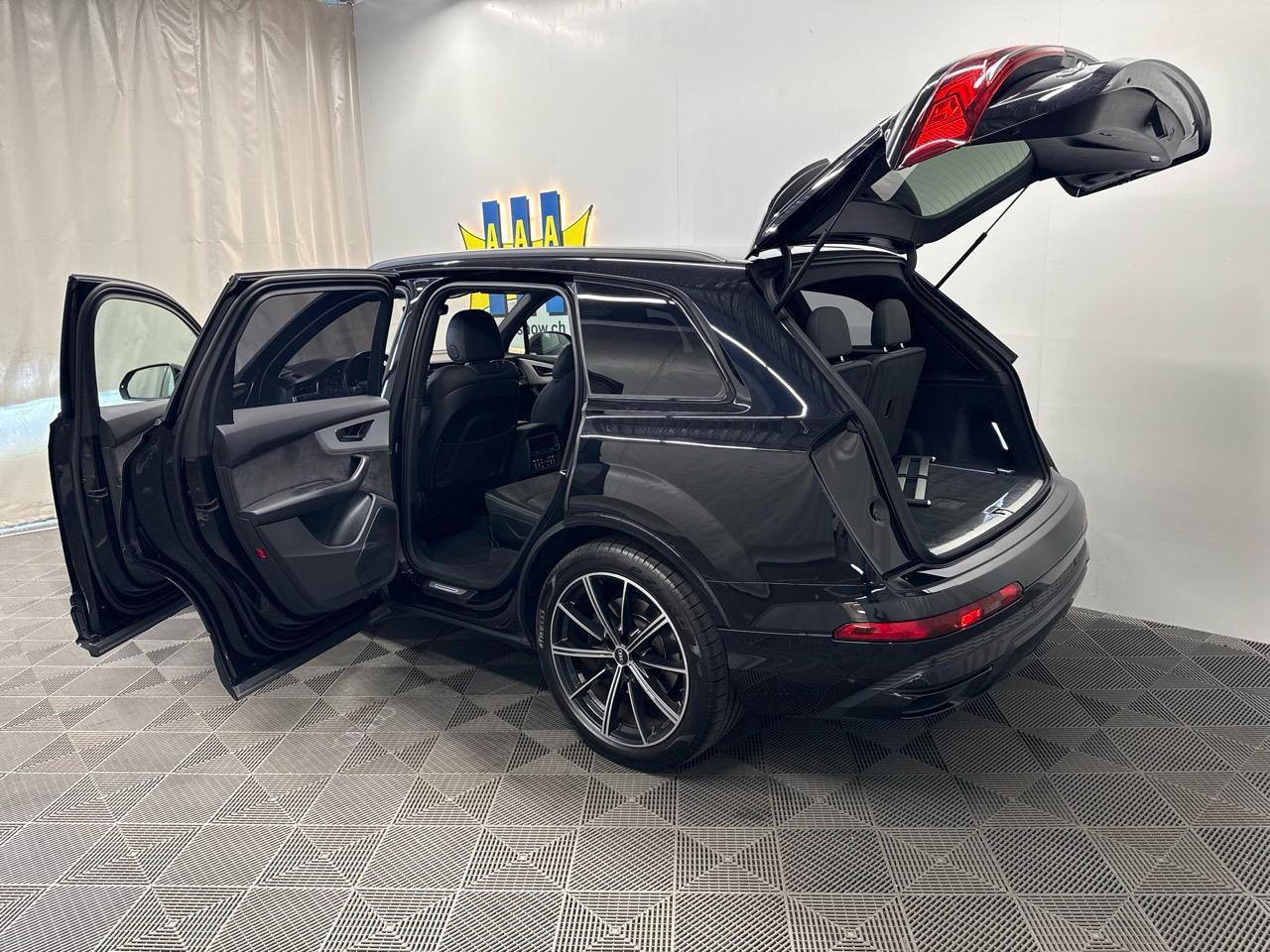 AUDI Q7 50 TDI quattro S Line tiptronic-image-13