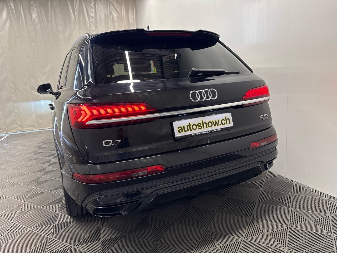 AUDI Q7 50 TDI quattro S Line tiptronic-image-14