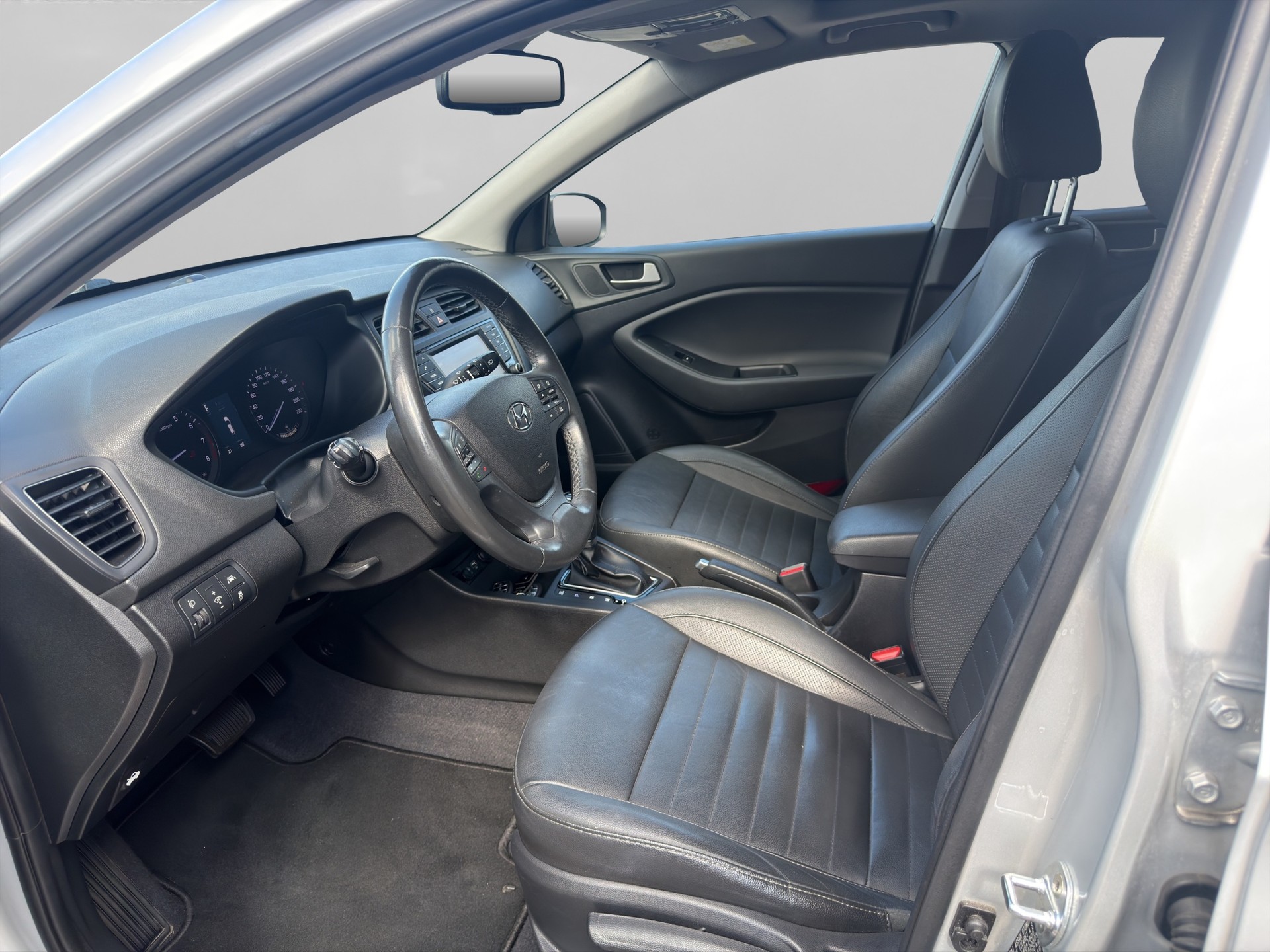 HYUNDAI i20 1.4 Vertex Automatic-image-8