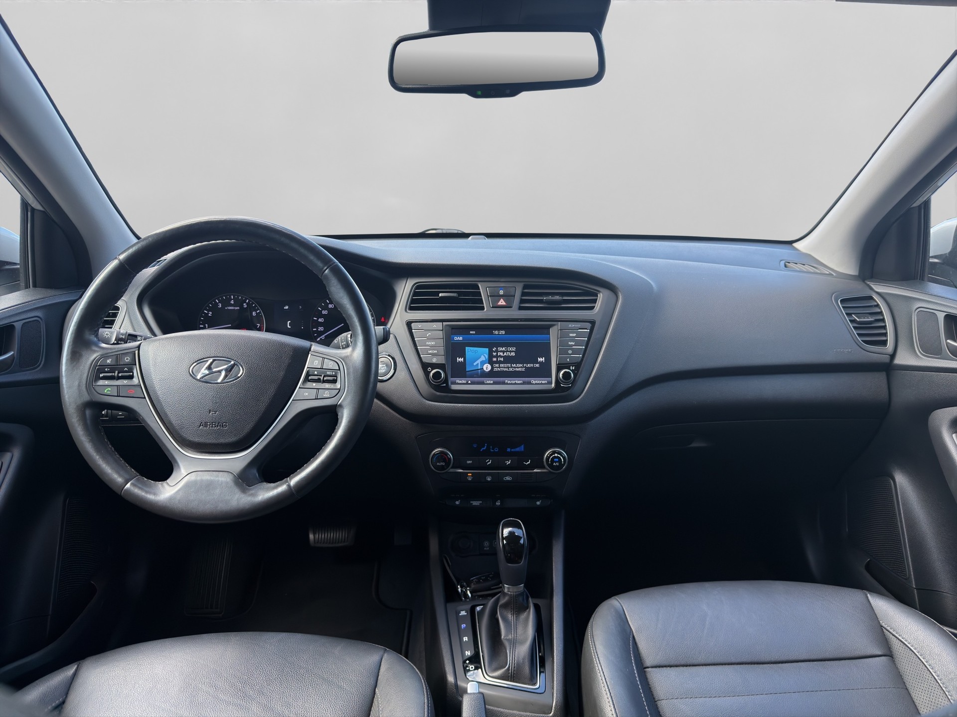 HYUNDAI i20 1.4 Vertex Automatic-image-11