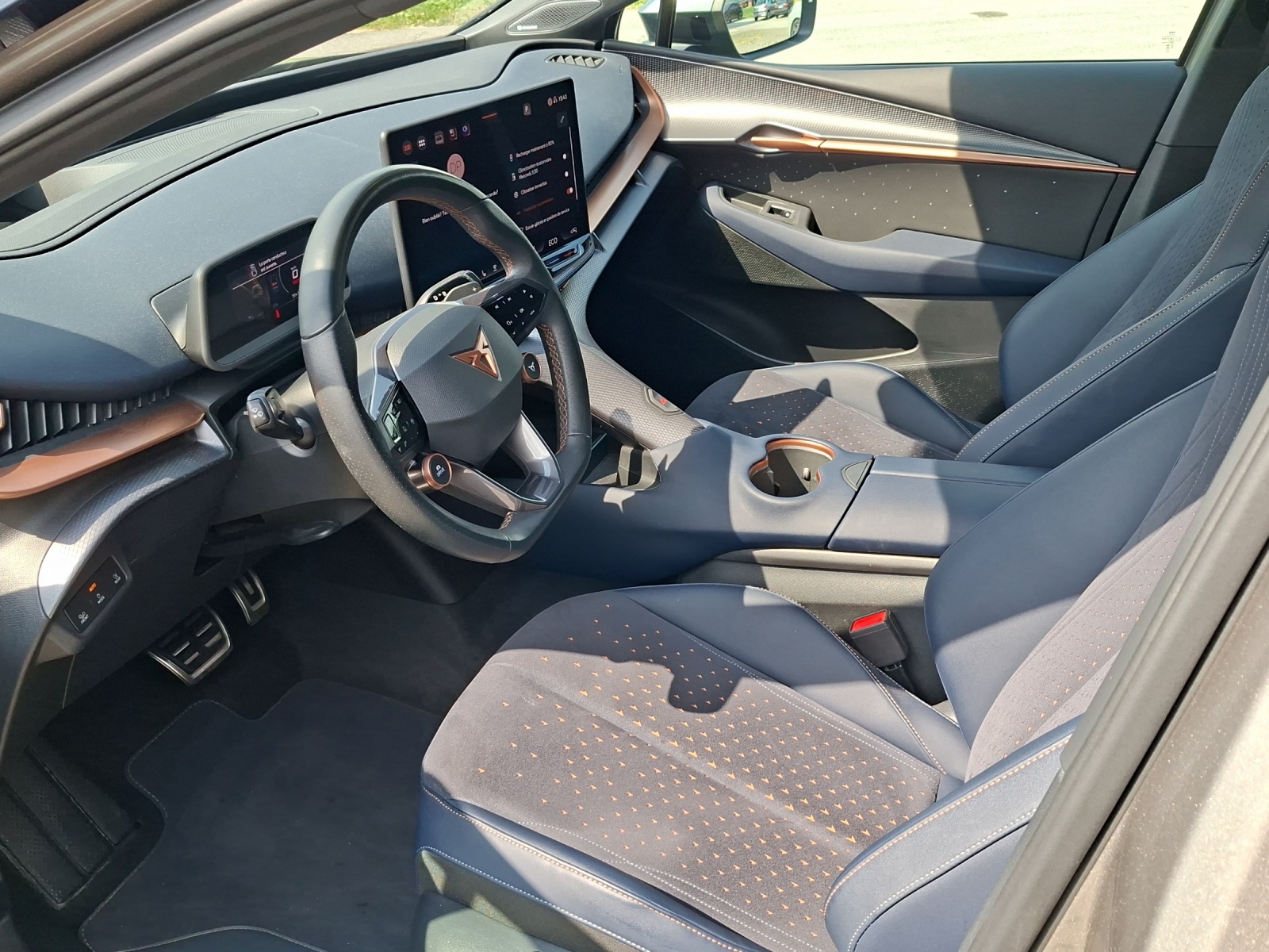 CUPRA Tavascan Type 9 77 kWh VZ Adrenaline-image-4