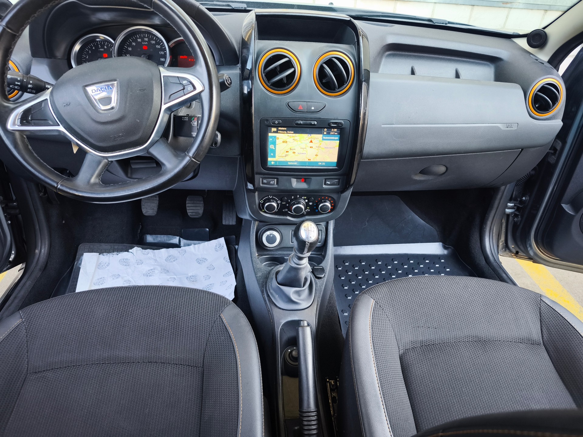 DACIA Duster 1.2 T Privilège 4x4-image-9