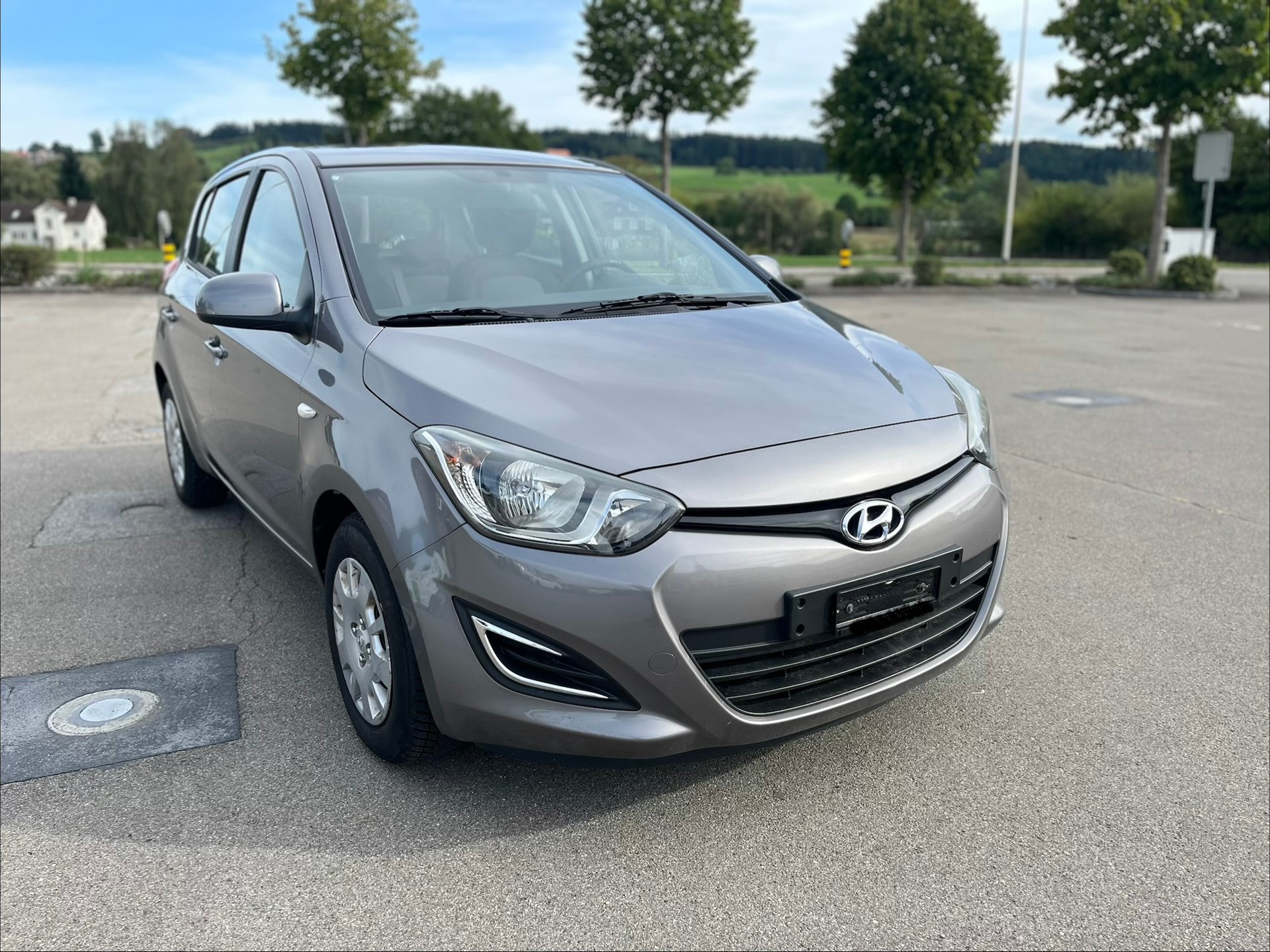 HYUNDAI Limousine mit frisch MFK 26/8/2026 und frisch Servic