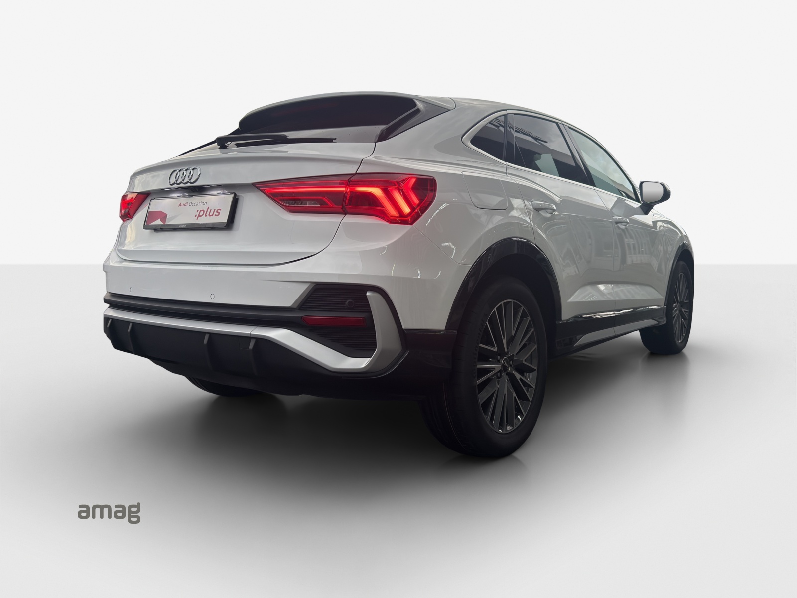 AUDI Q3 Sportback 45 TFSI e S line S-tronic-image-4
