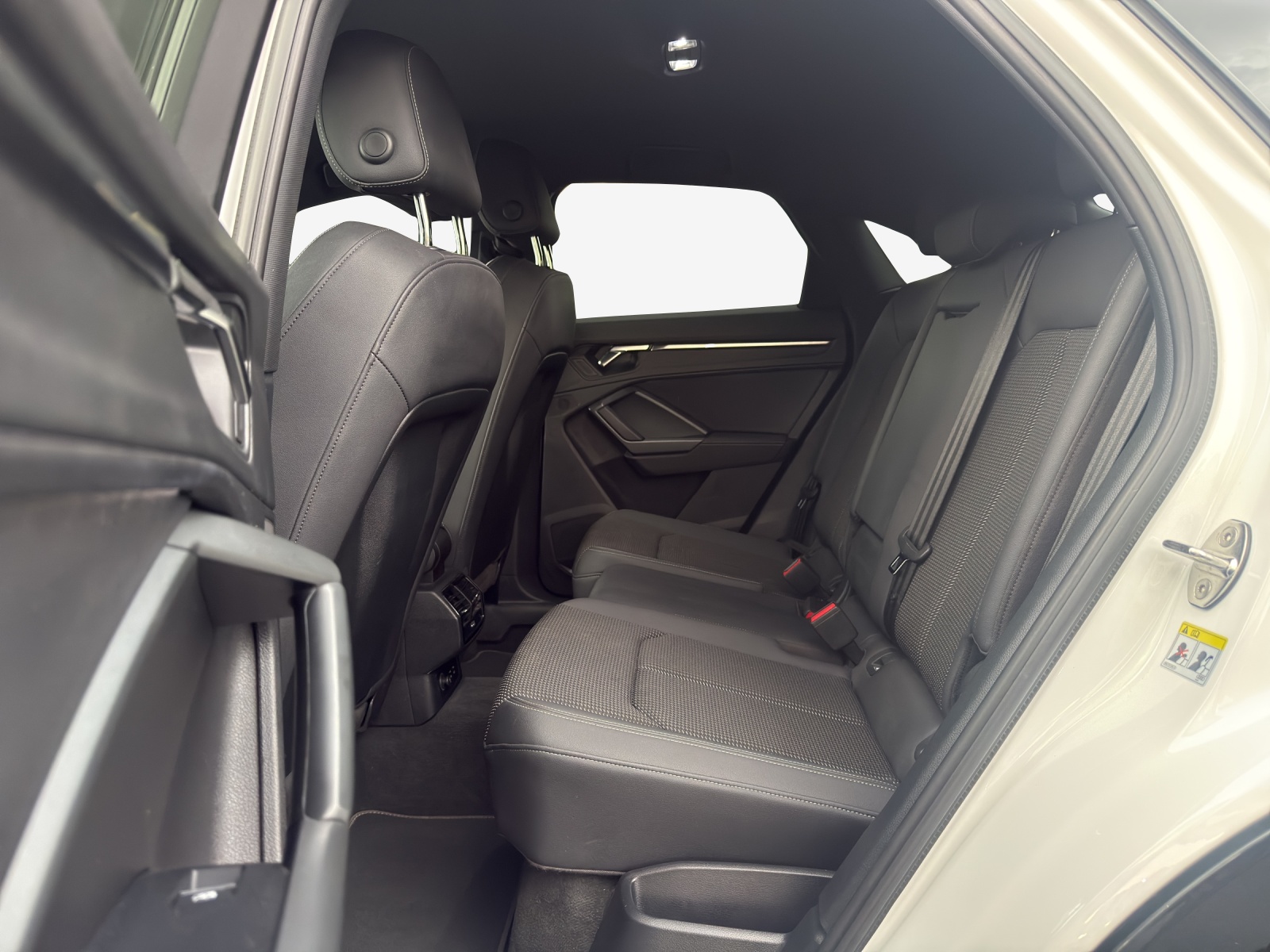 AUDI Q3 Sportback 45 TFSI e S line S-tronic-image-11