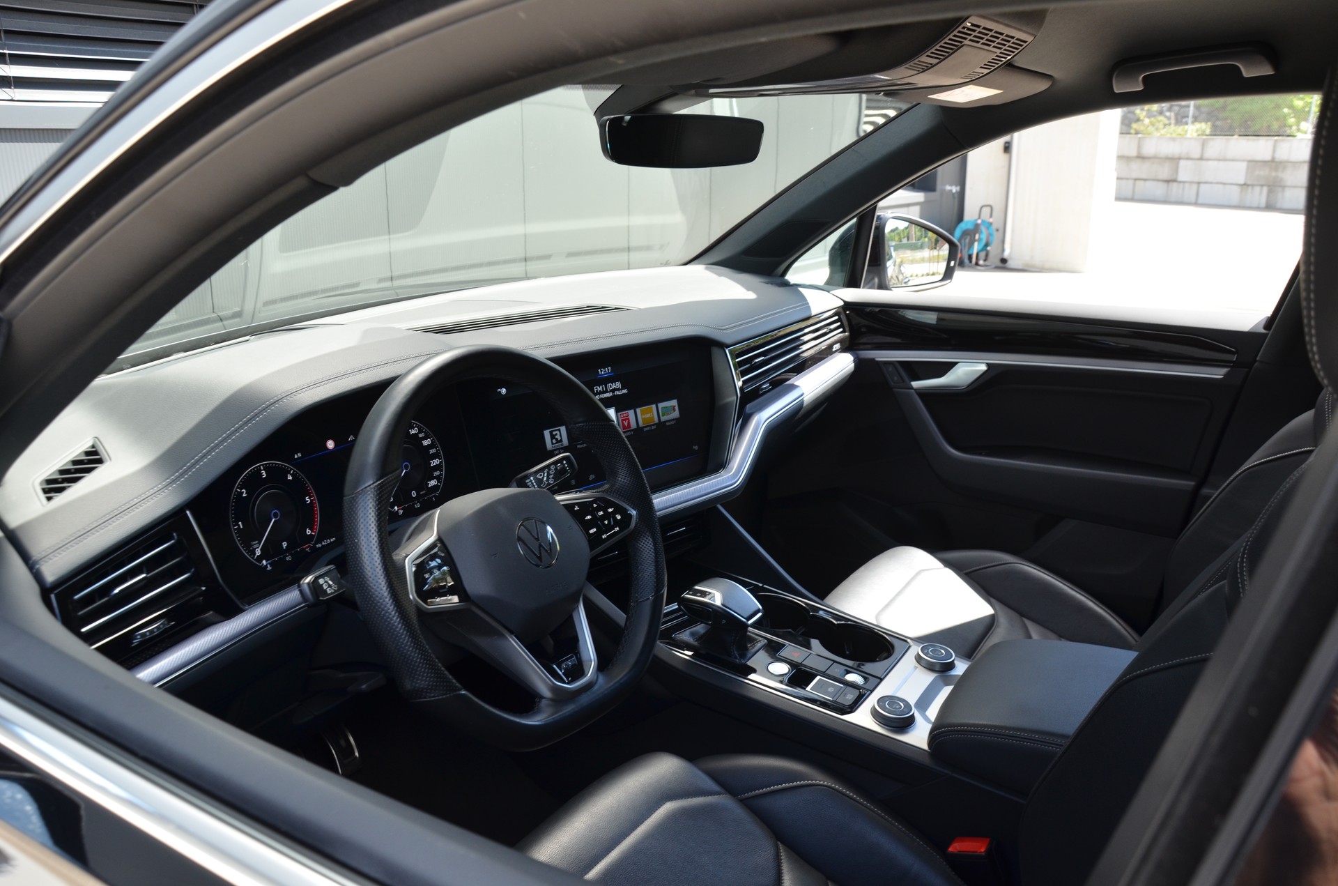 VW Touareg 3.0 TDI R Line Tiptronic-image-17