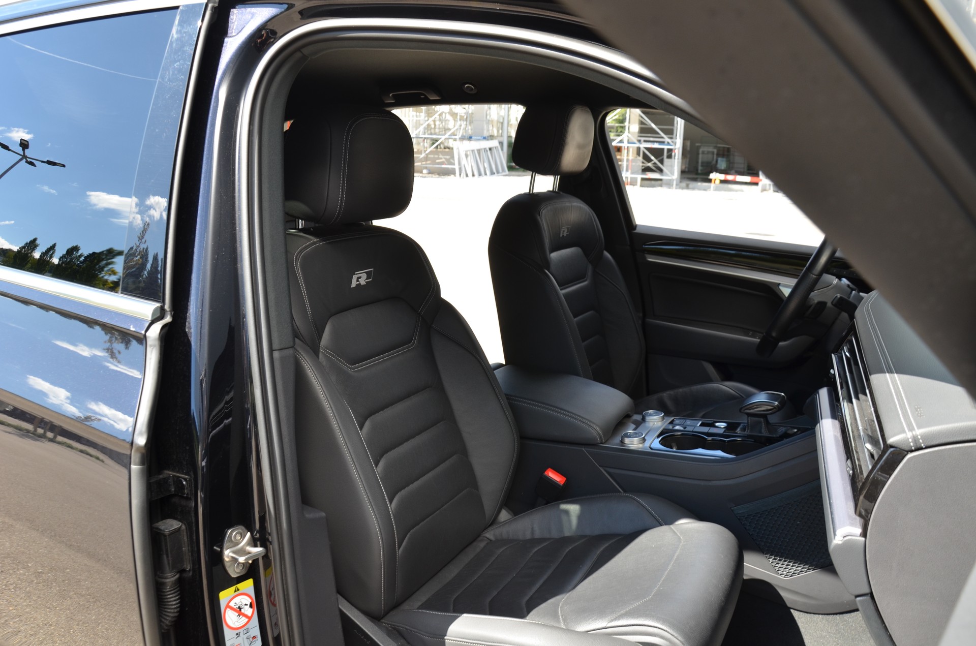 VW Touareg 3.0 TDI R Line Tiptronic-image-14