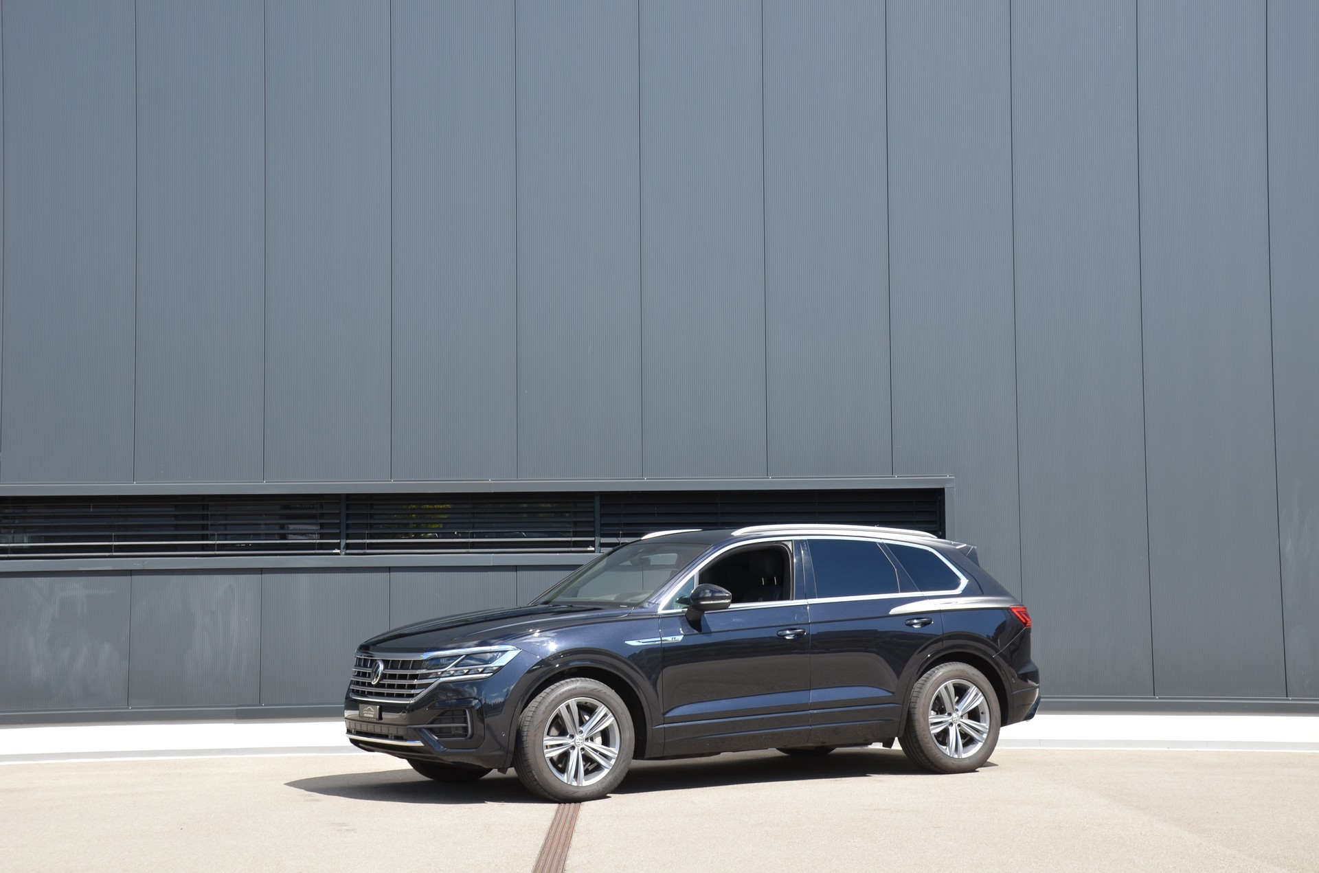 VW Touareg 3.0 TDI R Line Tiptronic-showroom-element-1
