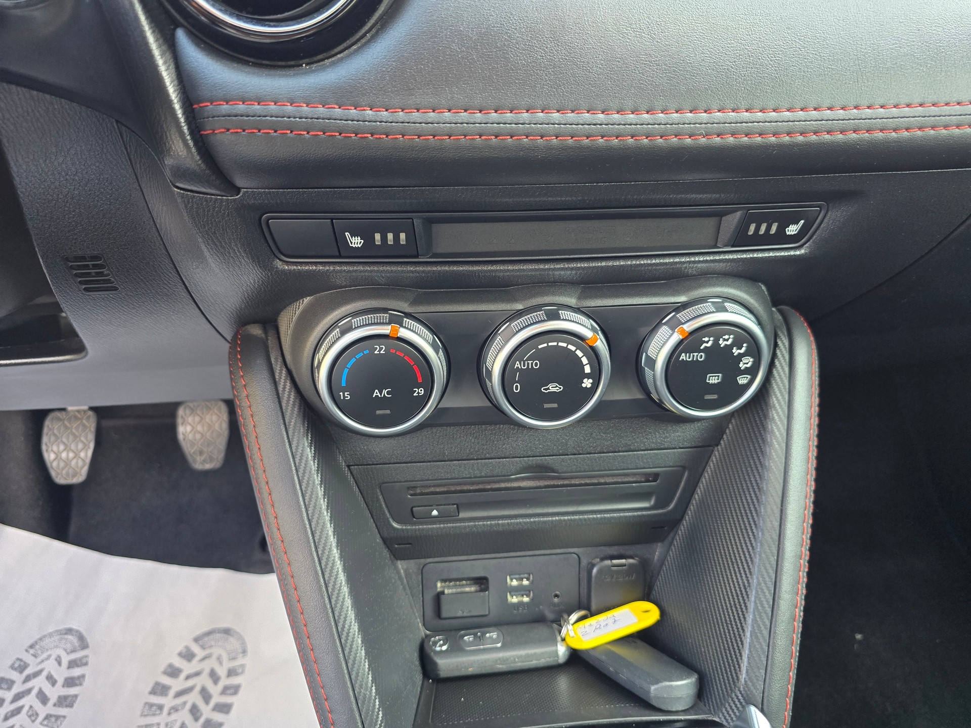 MAZDA 2 1.5 CD 16V Skyactiv-D Revolution-image-18