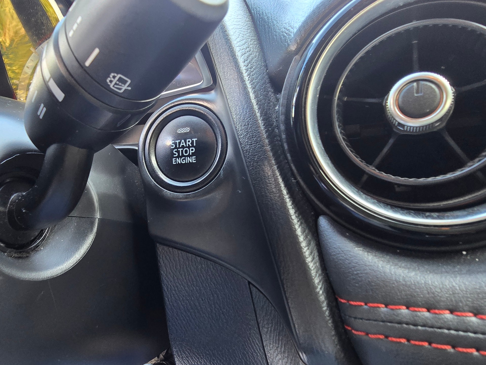 MAZDA 2 1.5 CD 16V Skyactiv-D Revolution-image-19