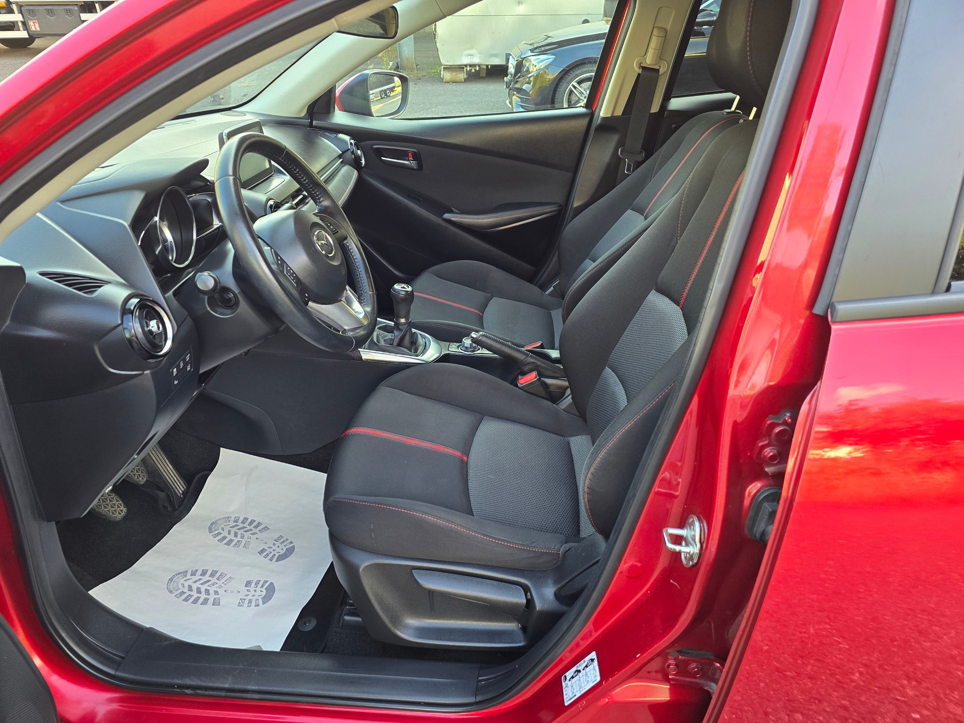 MAZDA 2 1.5 CD 16V Skyactiv-D Revolution-image-9