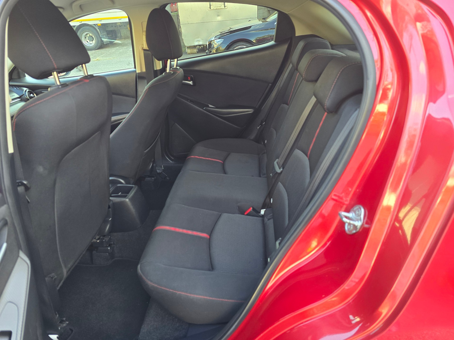 MAZDA 2 1.5 CD 16V Skyactiv-D Revolution-image-12