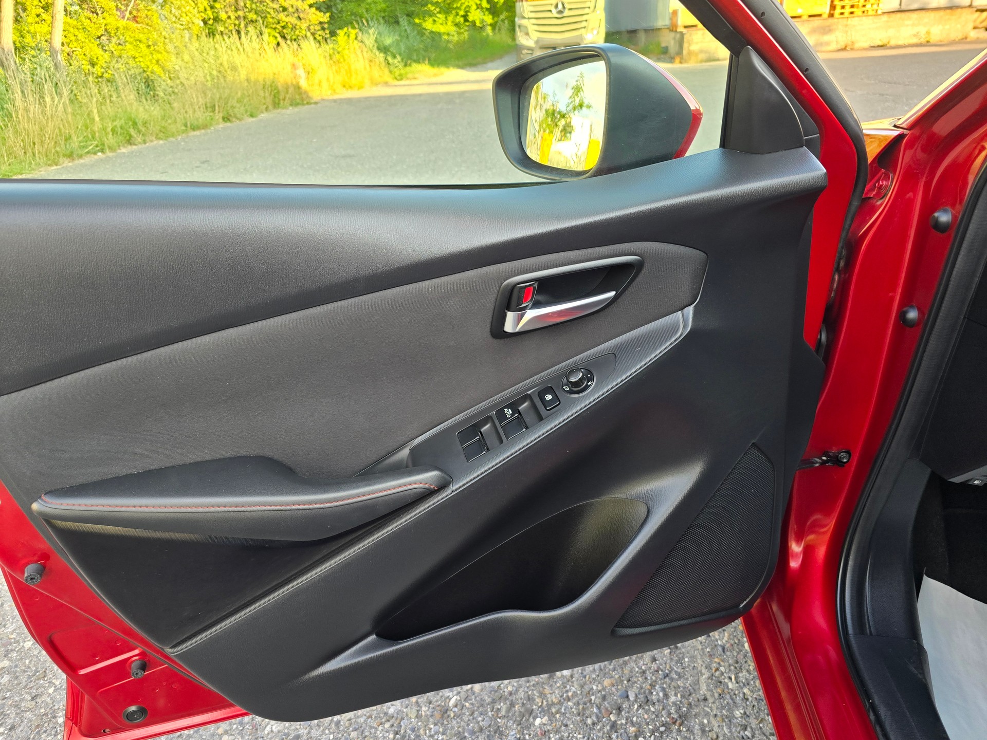 MAZDA 2 1.5 CD 16V Skyactiv-D Revolution-image-11