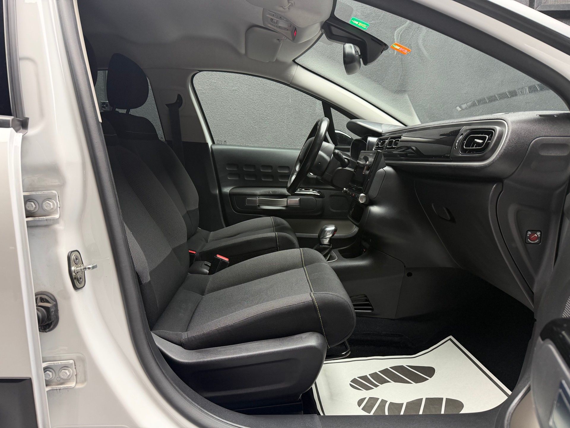 CITROEN C3 1.2i PureTech Shine EAT6 • Herstellergarantie-image-8