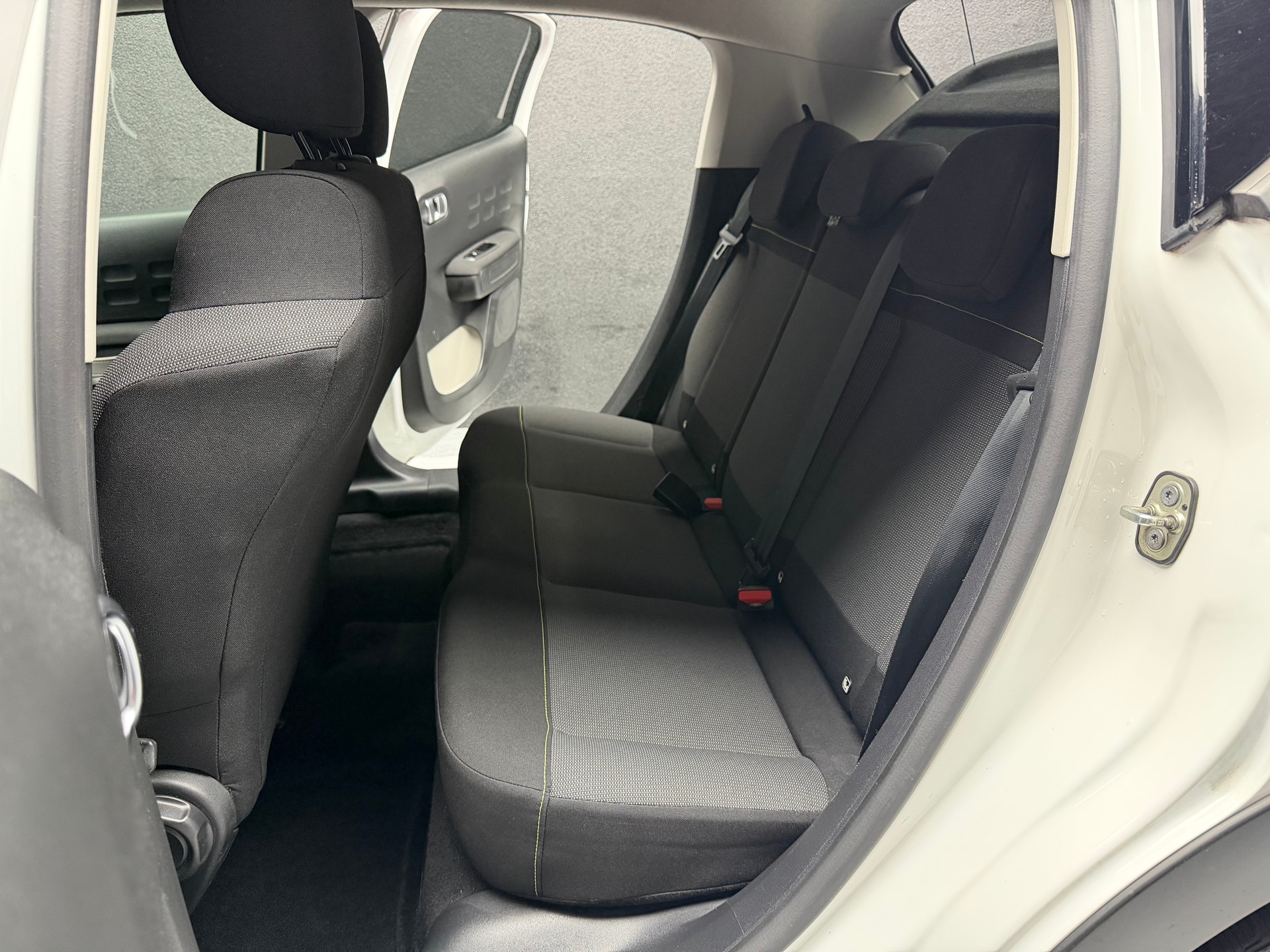 CITROEN C3 1.2i PureTech Shine EAT6 • Herstellergarantie-image-9