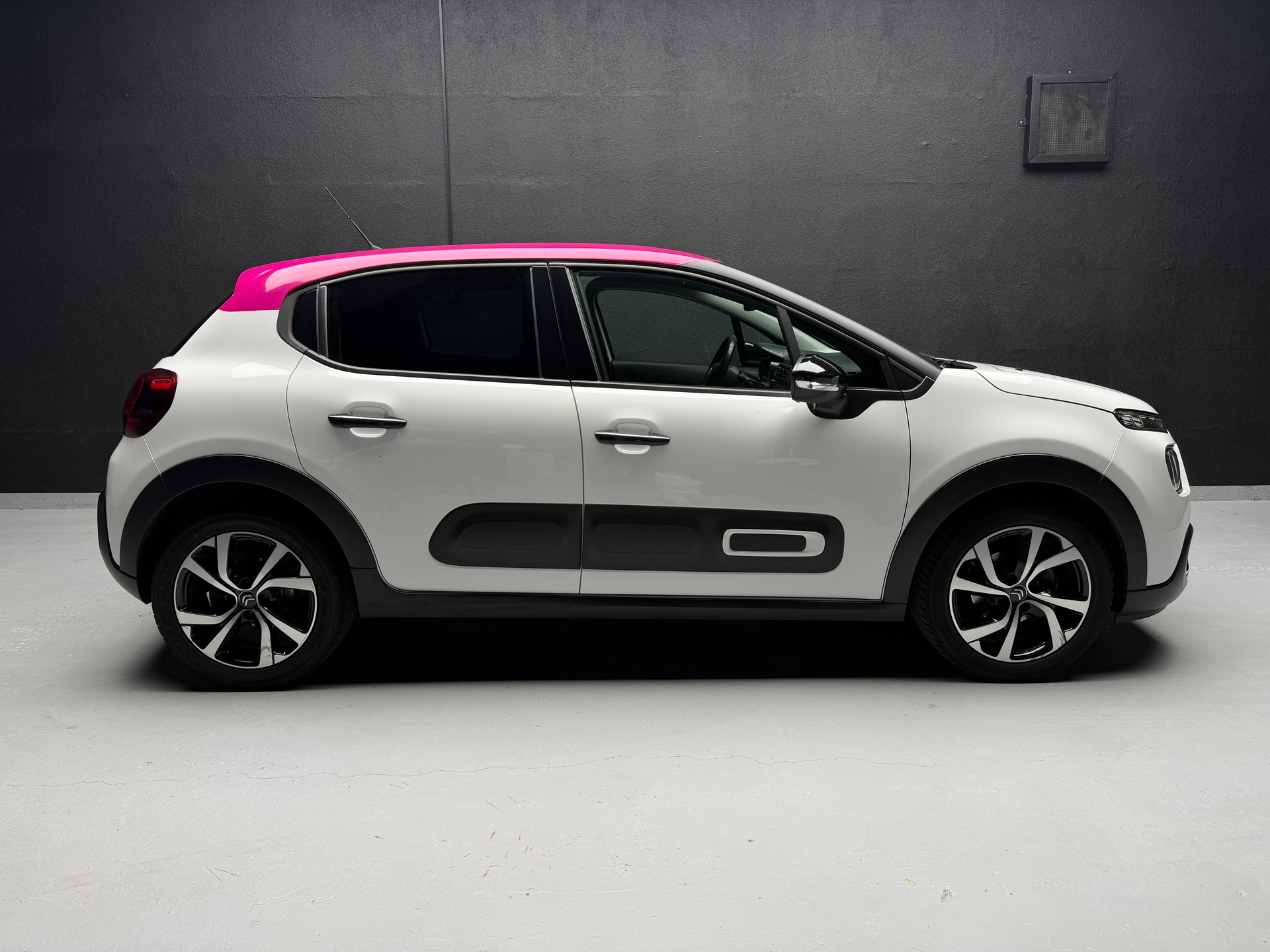 CITROEN C3 1.2i PureTech Shine EAT6 • Herstellergarantie-image-3
