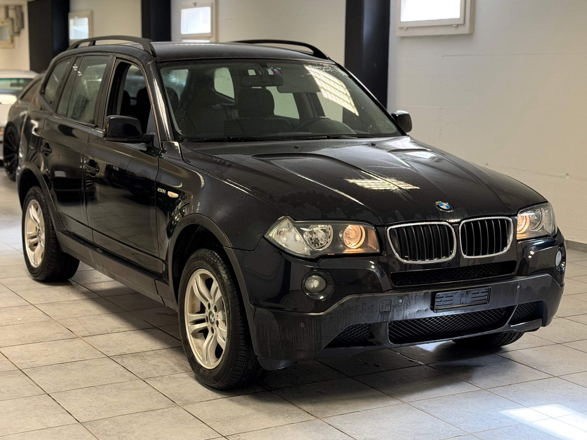 BMW X3 2.0i-showroom-element-3