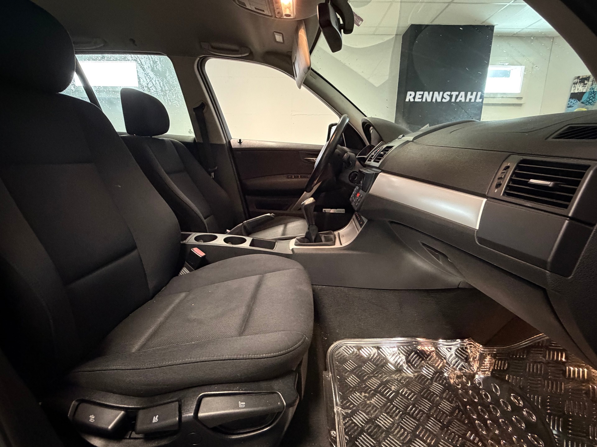BMW X3 2.0i-image-12
