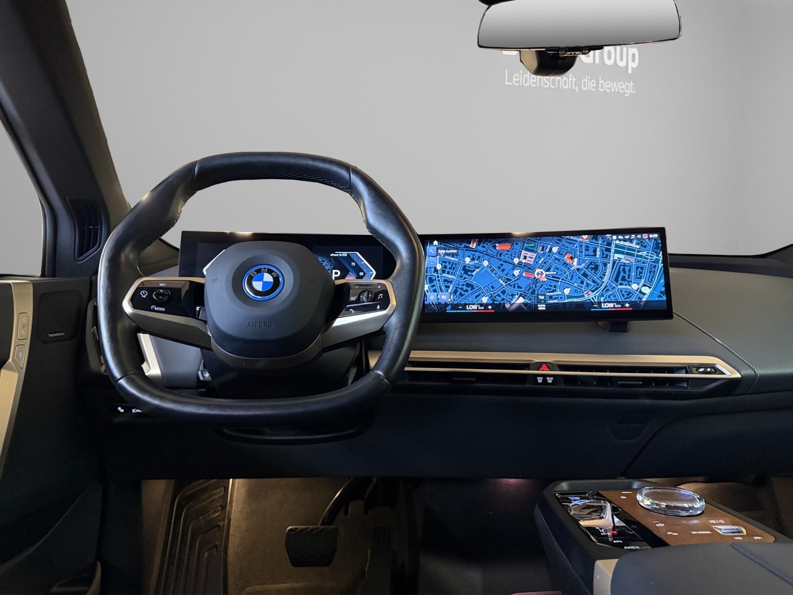 BMW iX xDrive50 SportPaket-image-12