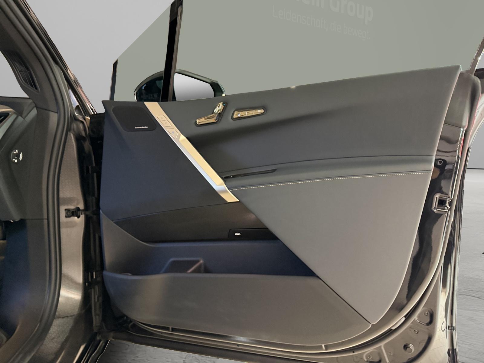 BMW iX xDrive50 SportPaket-image-17