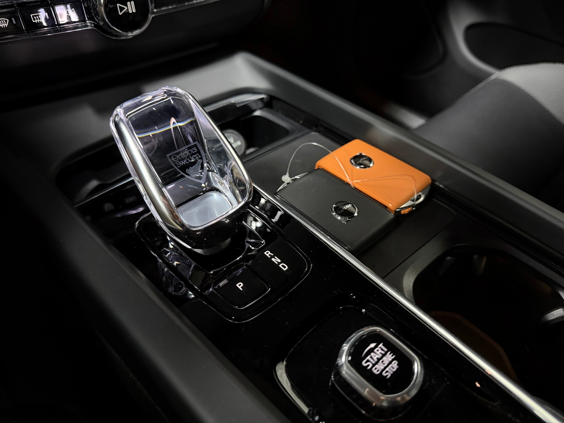 VOLVO XC60 B5 Benzin Mild Hybrid AWD Ultra Dark Geartronic-image-20