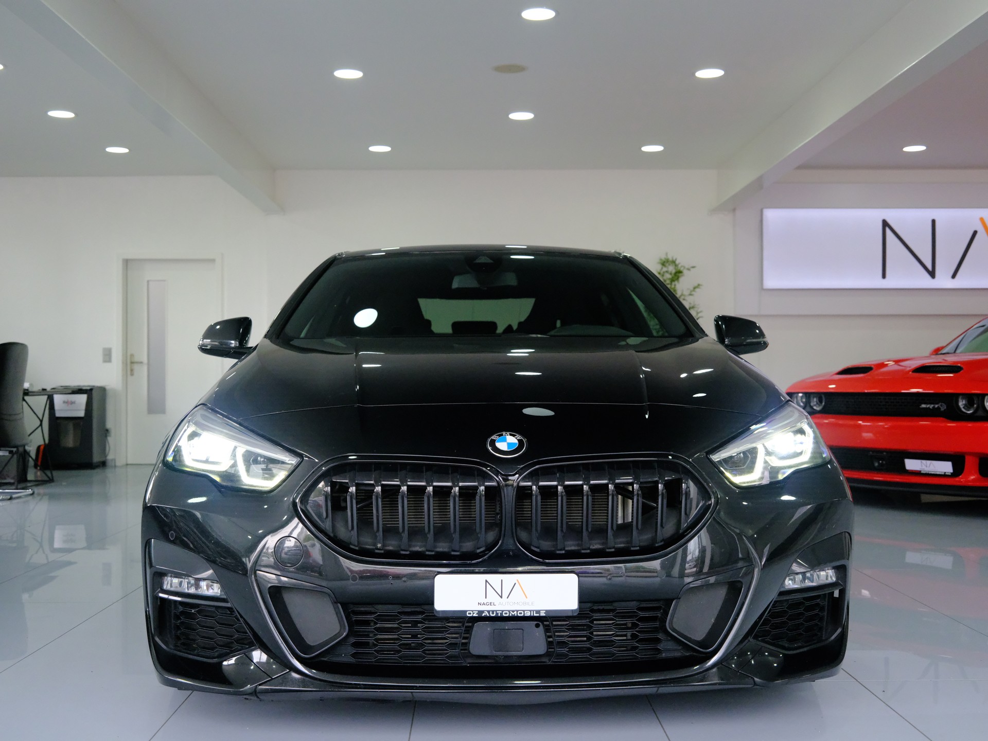 BMW 220i M Sport-showroom-element-2