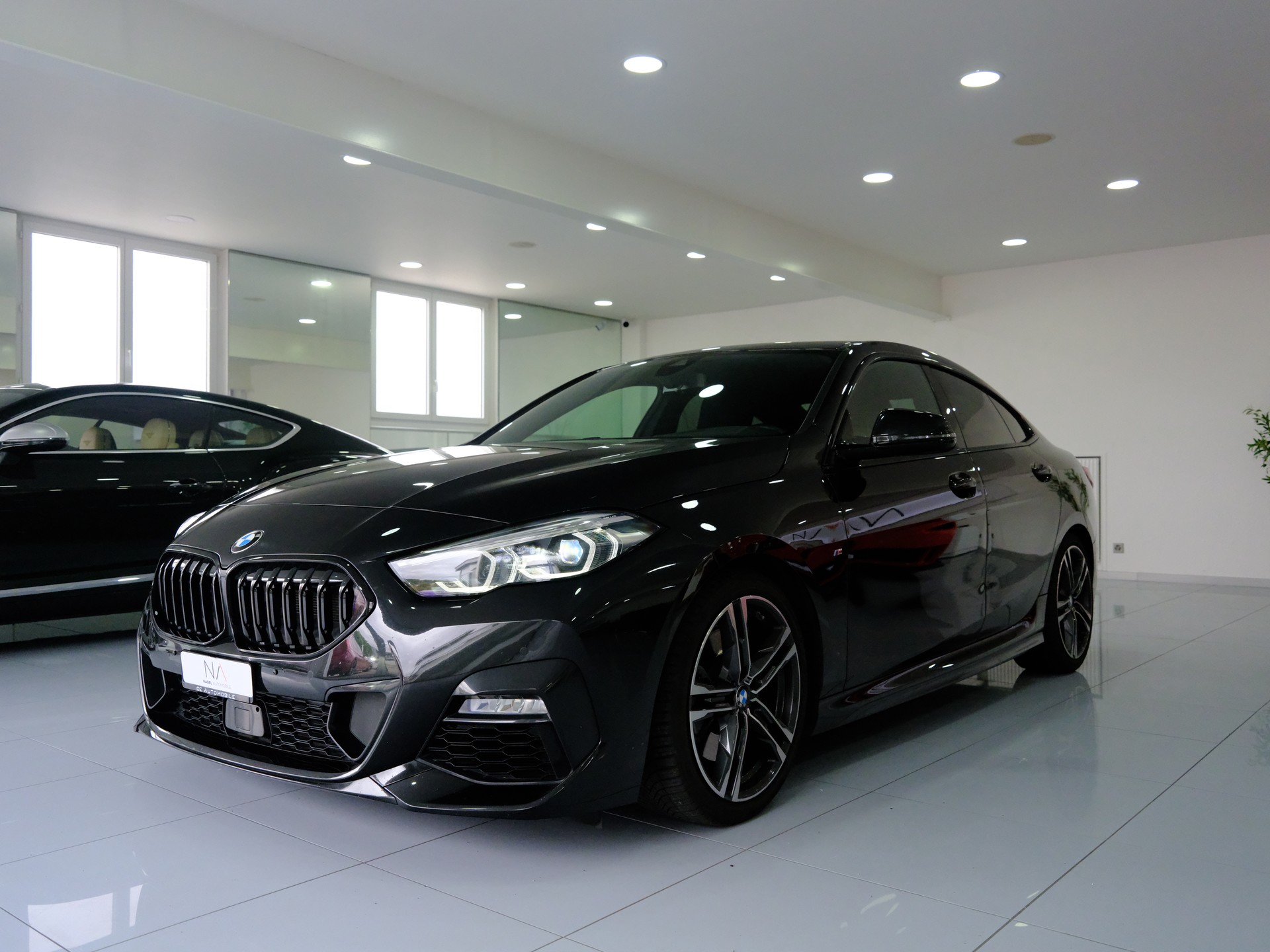 BMW 220i M Sport-showroom-element-3