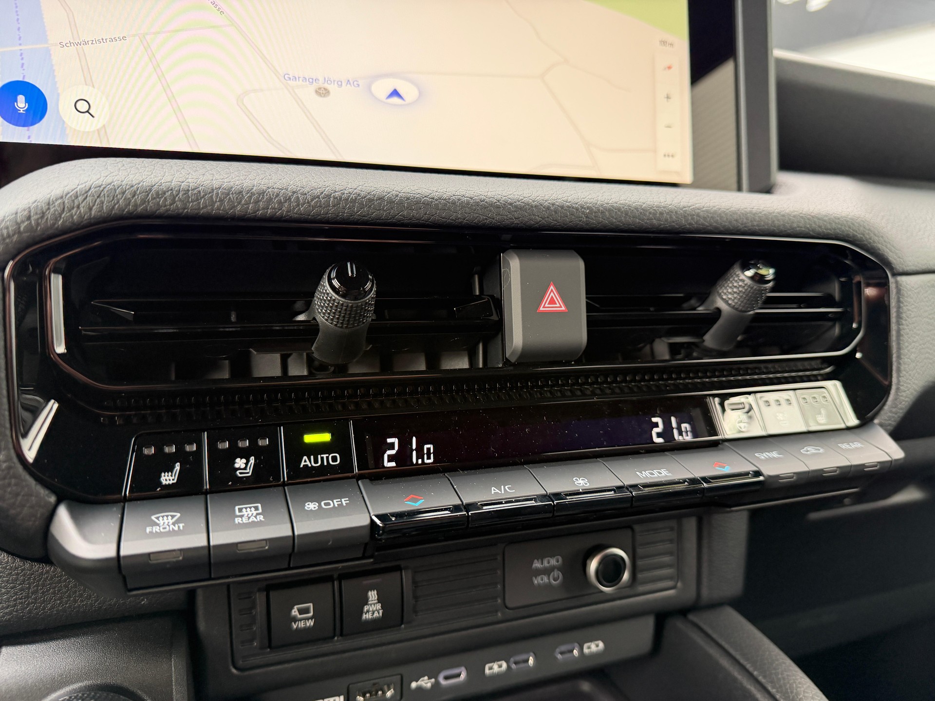TOYOTA Land Cruiser 2.8 D 48V 230 Rebel-image-13