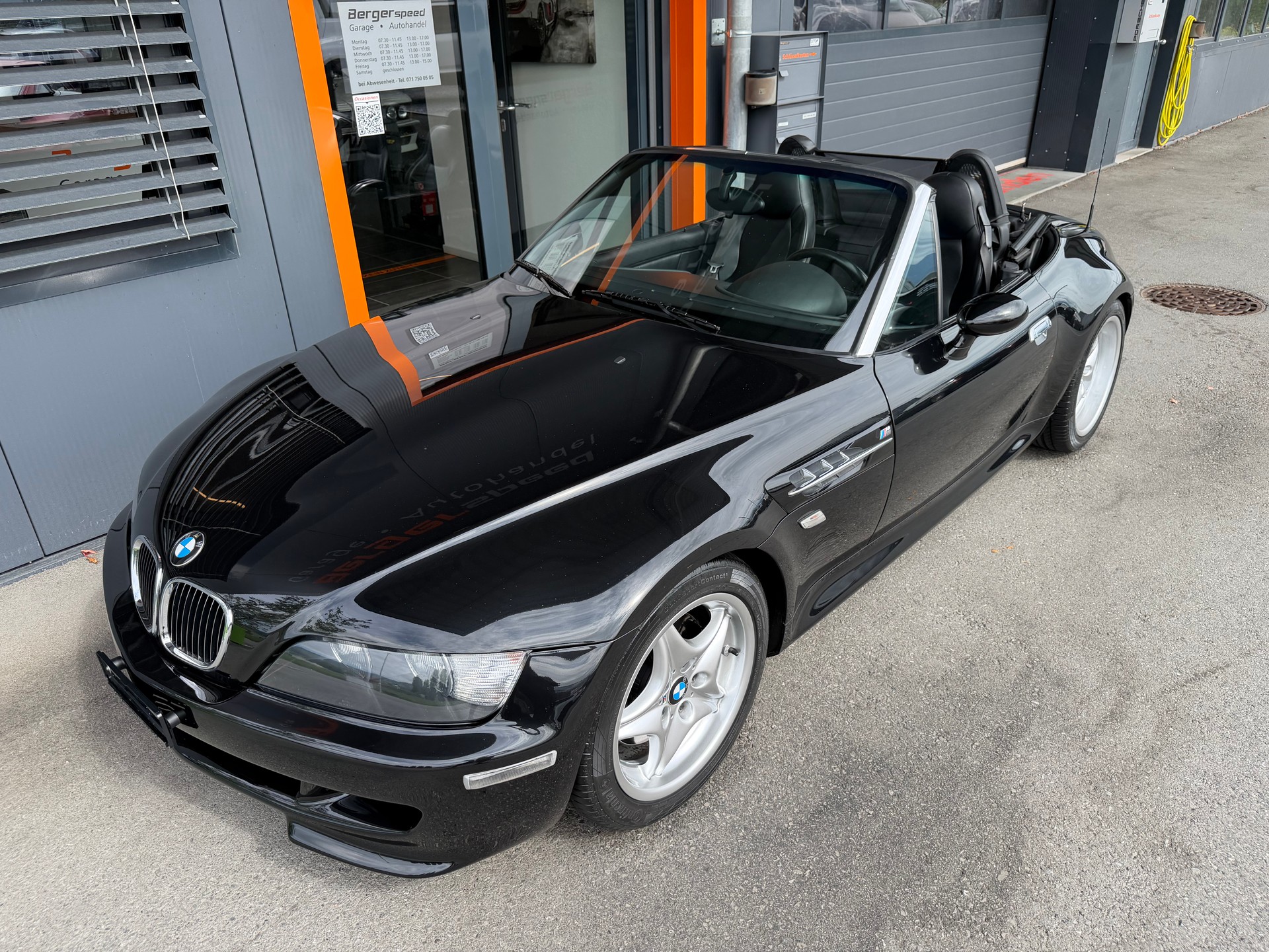 BMW M Roadster-showroom-element-2