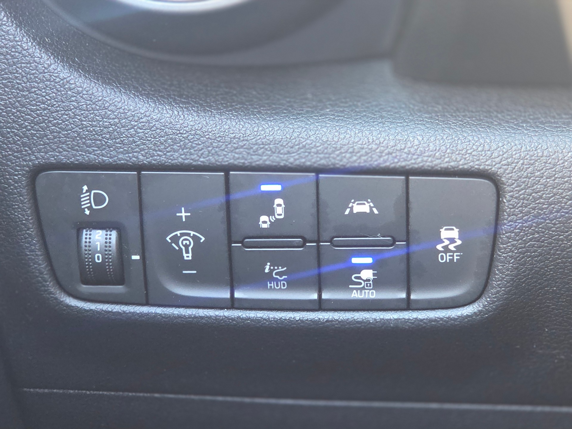 HYUNDAI Kona EV Vertex // BATT-ZERTIFIKAT -HEAD UP DISPLAY- BELÜFTETE SITZE- KAMERA- ASSISTENZ PAKET -GARANTIE BIS 08.2028-image-17