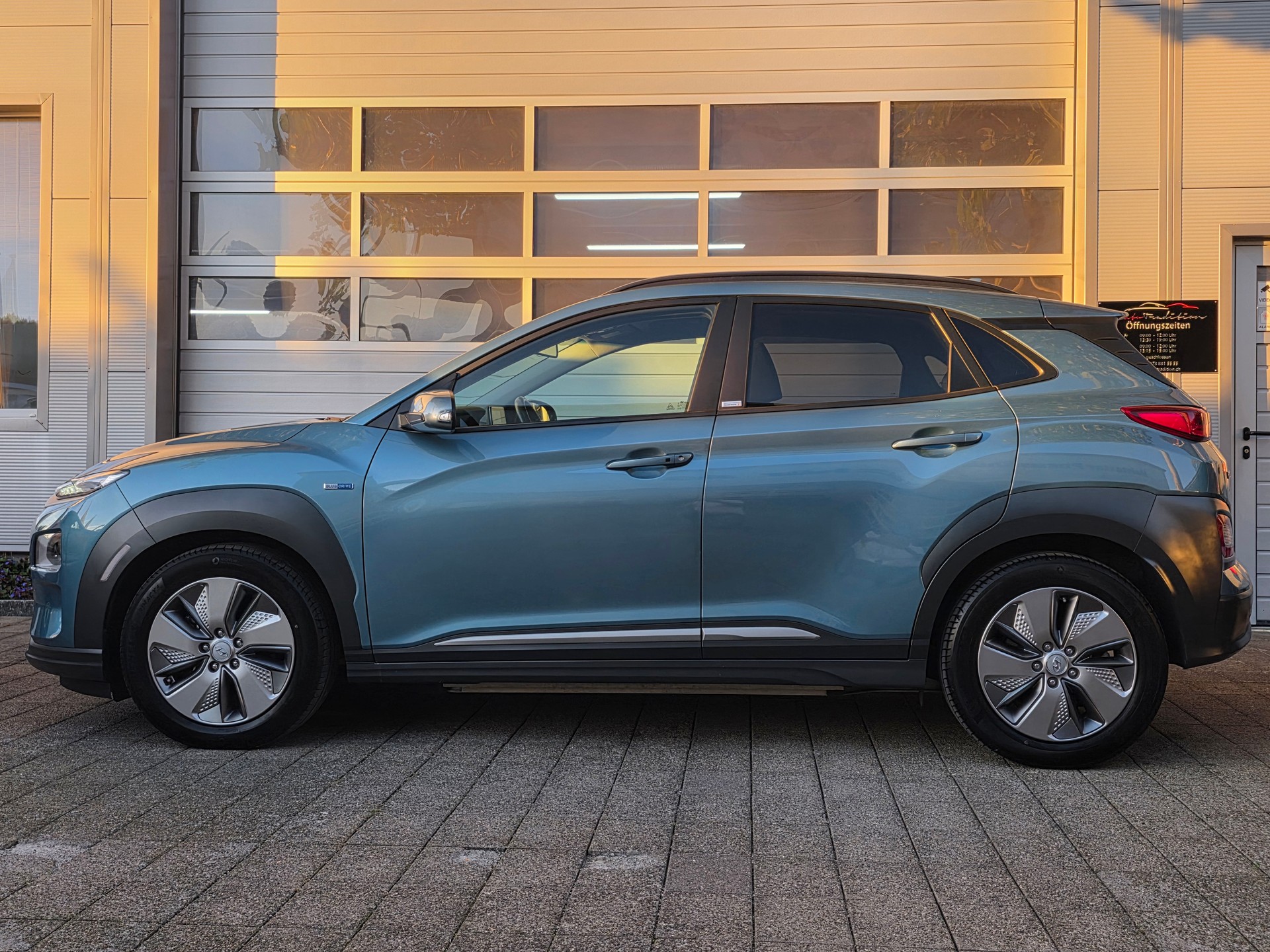 HYUNDAI Kona EV Vertex // BATT-ZERTIFIKAT -HEAD UP DISPLAY- BELÜFTETE SITZE- KAMERA- ASSISTENZ PAKET -GARANTIE BIS 08.2028-showroom-element-2