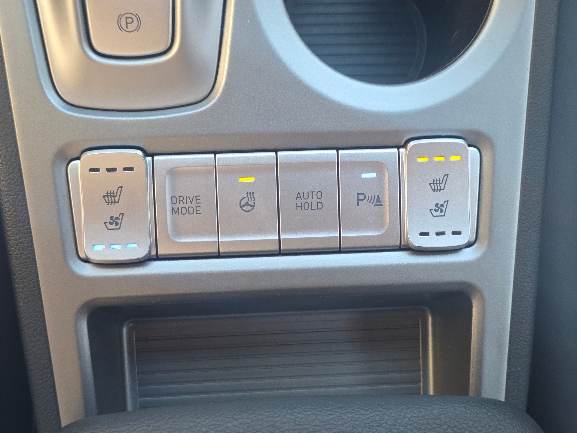 HYUNDAI Kona EV Vertex // BATT-ZERTIFIKAT -HEAD UP DISPLAY- BELÜFTETE SITZE- KAMERA- ASSISTENZ PAKET -GARANTIE BIS 08.2028-image-14