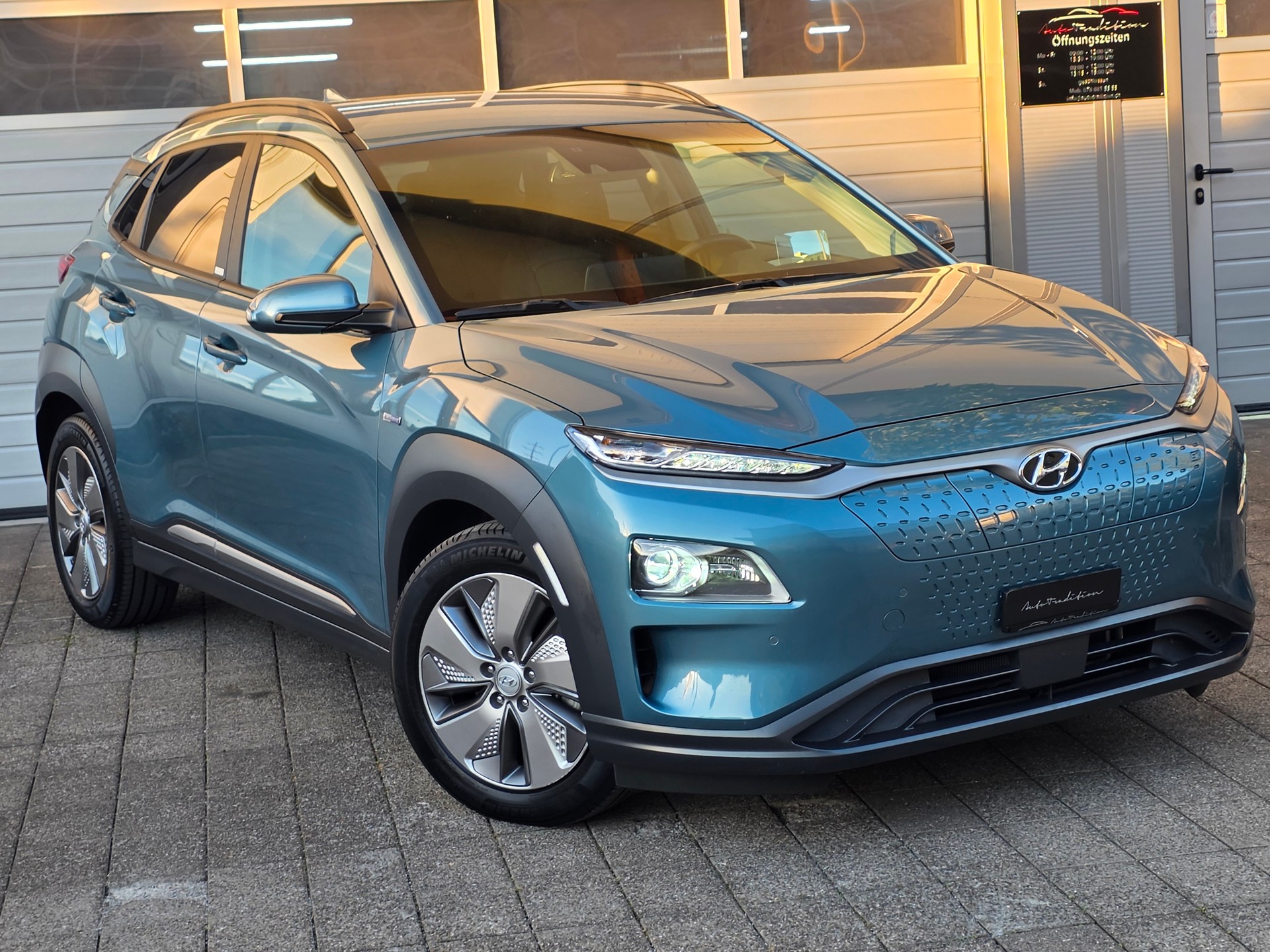 HYUNDAI Kona EV Vertex // BATT-ZERTIFIKAT -HEAD UP DISPLAY- BELÜFTETE SITZE- KAMERA- ASSISTENZ PAKET -GARANTIE BIS 08.2028-showroom-element-1