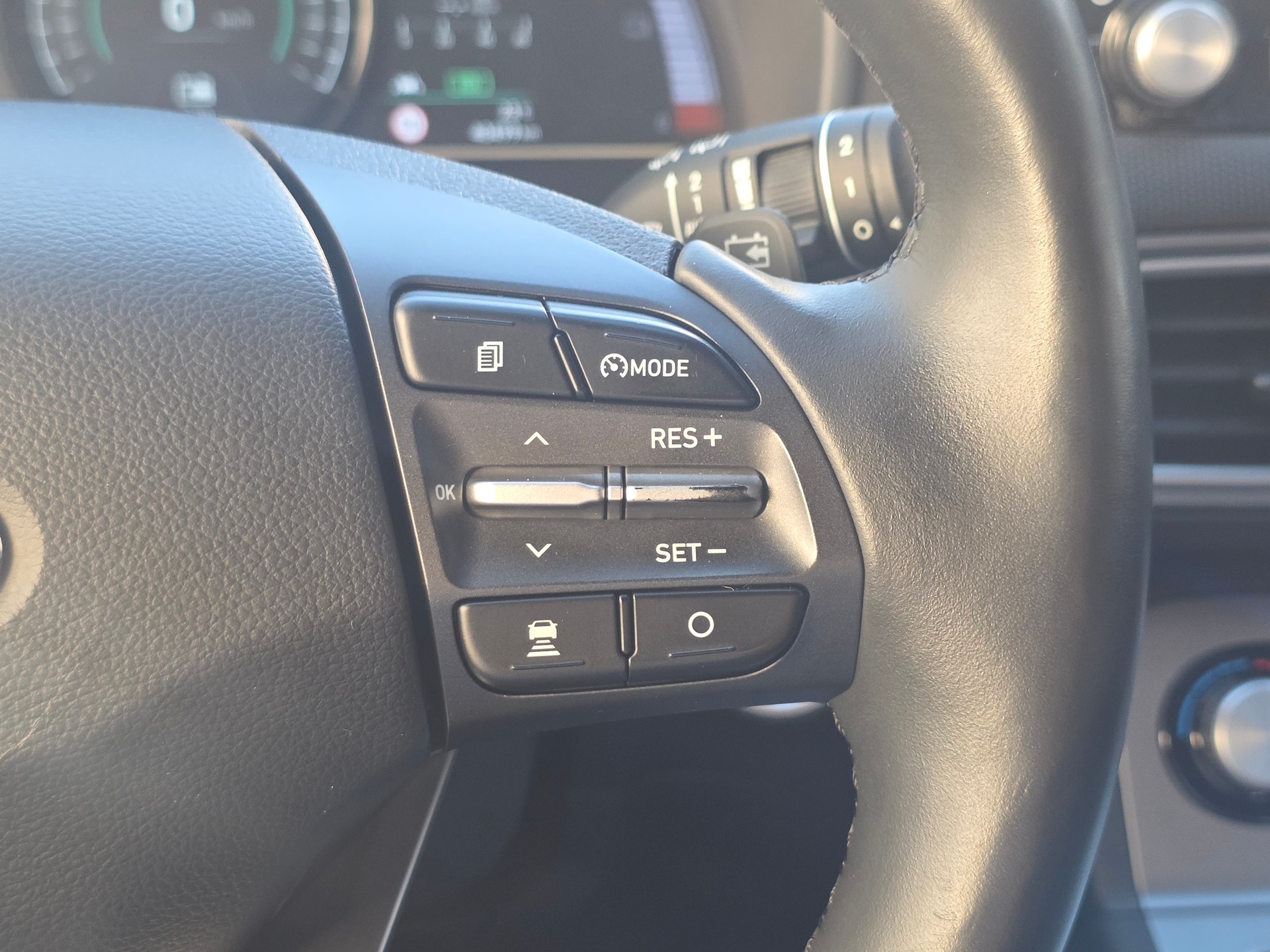 HYUNDAI Kona EV Vertex // BATT-ZERTIFIKAT -HEAD UP DISPLAY- BELÜFTETE SITZE- KAMERA- ASSISTENZ PAKET -GARANTIE BIS 08.2028-image-15