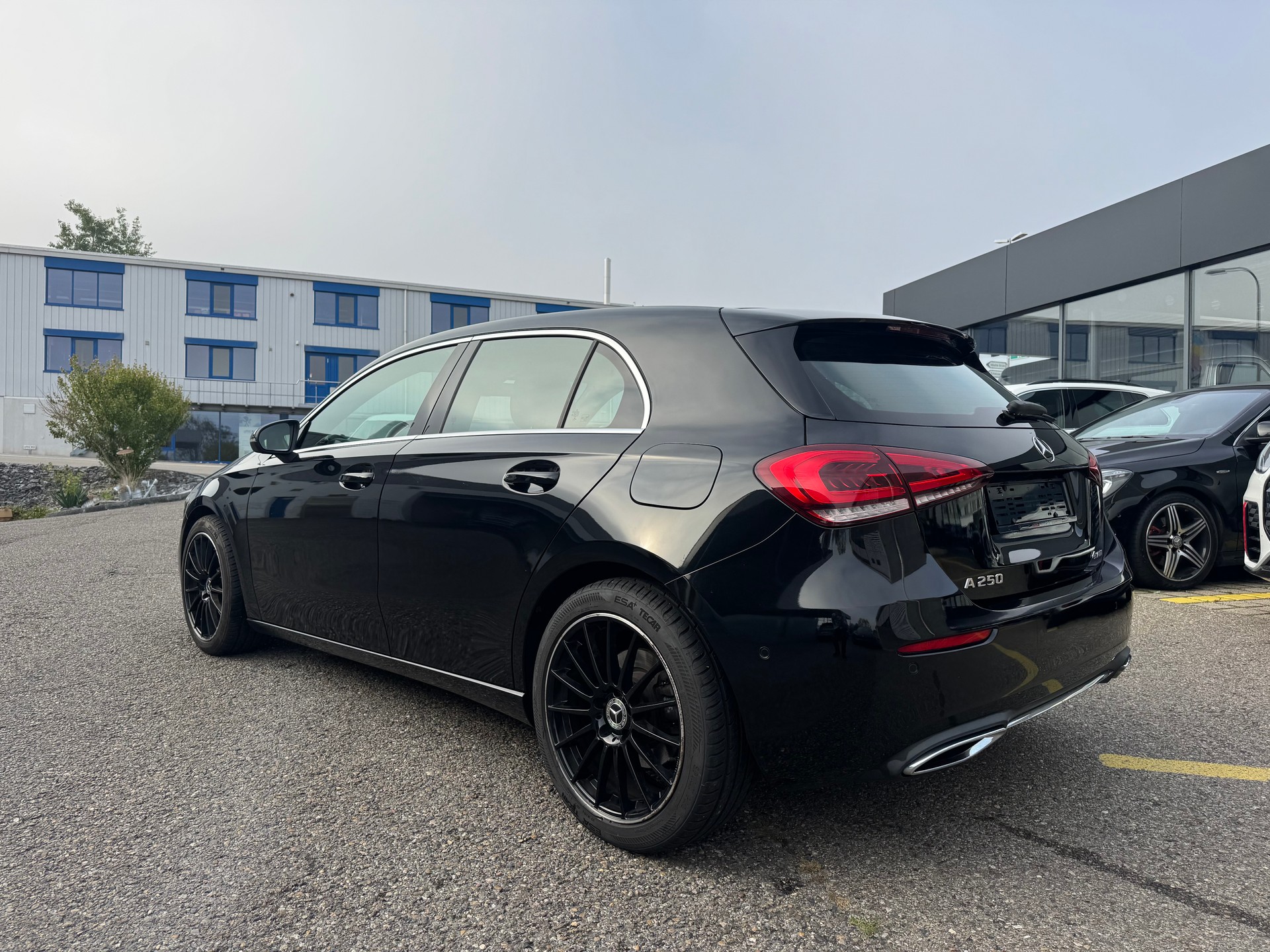 MERCEDES-BENZ A 250 4Matic Progressive 7G-DCT-showroom-element-2