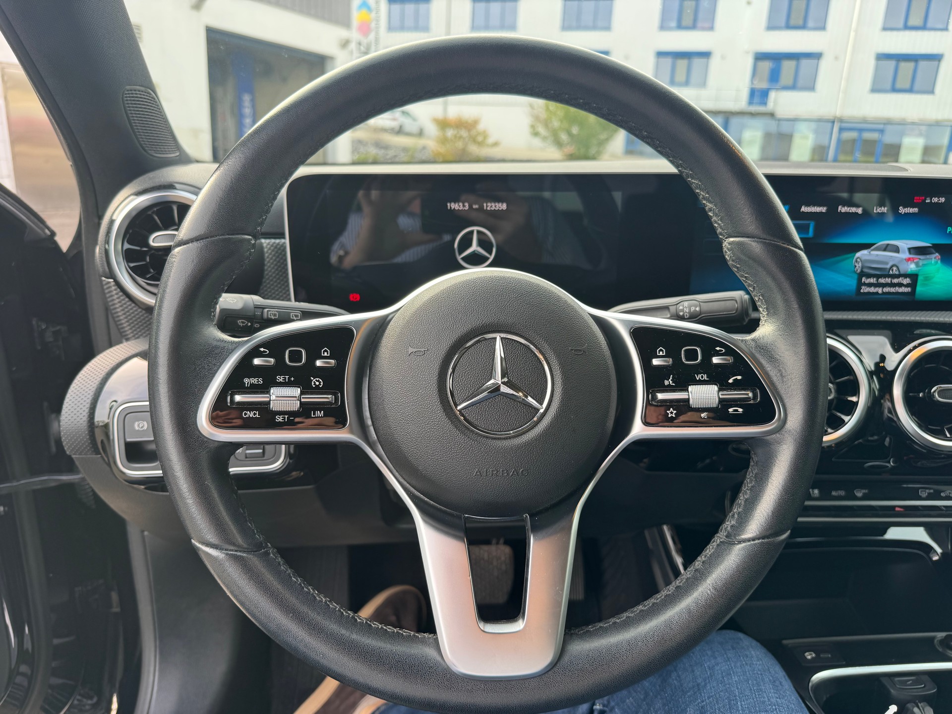 MERCEDES-BENZ A 250 4Matic Progressive 7G-DCT-image-17