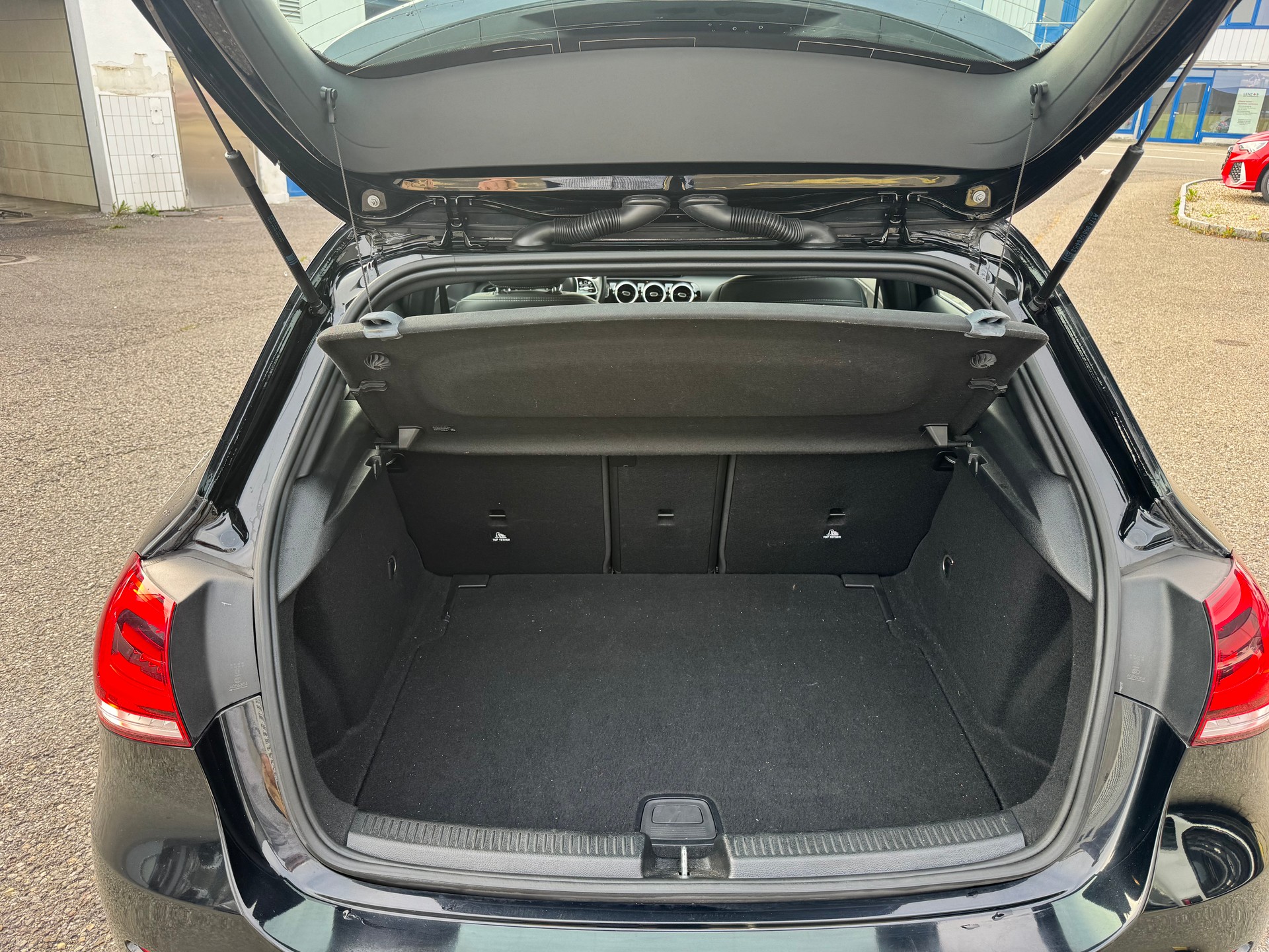 MERCEDES-BENZ A 250 4Matic Progressive 7G-DCT-image-12
