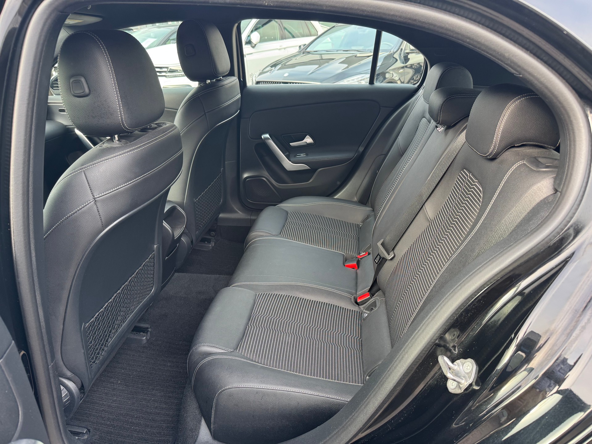 MERCEDES-BENZ A 250 4Matic Progressive 7G-DCT-image-11