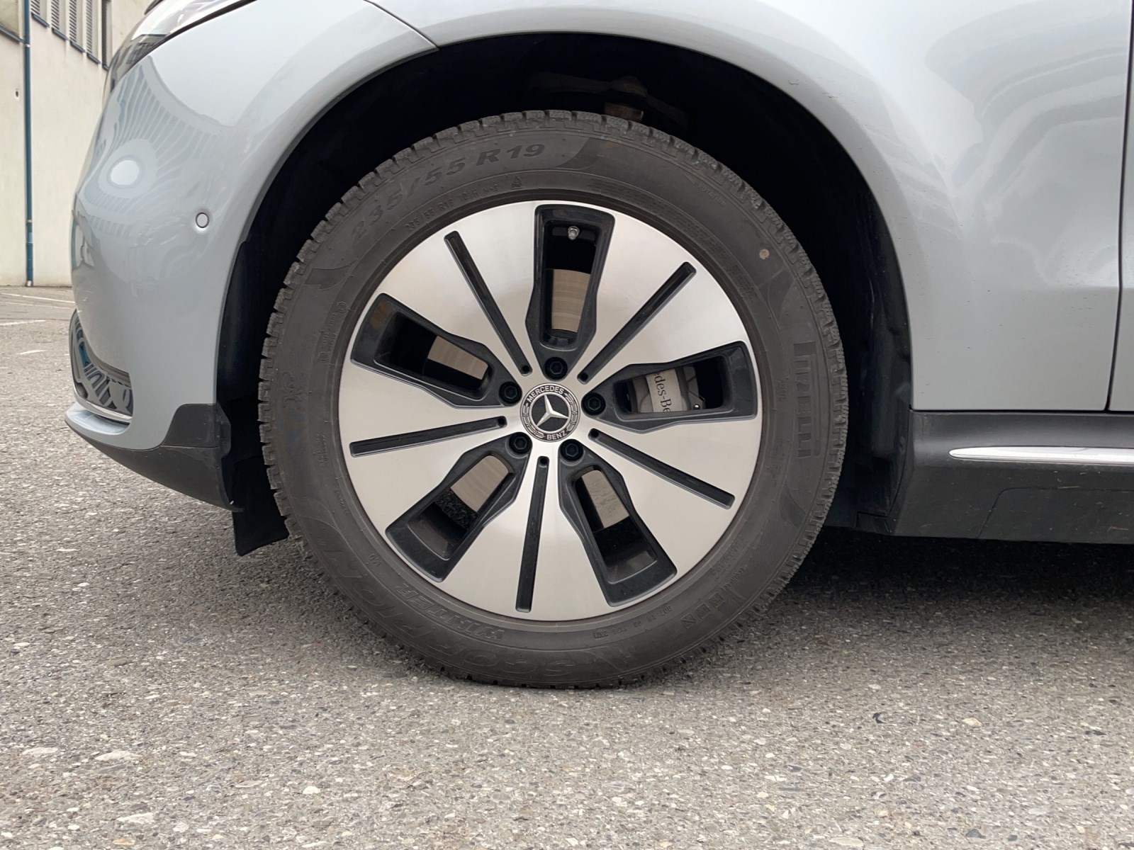 MERCEDES-BENZ EQC 400 AMG Line 4Matic-image-6