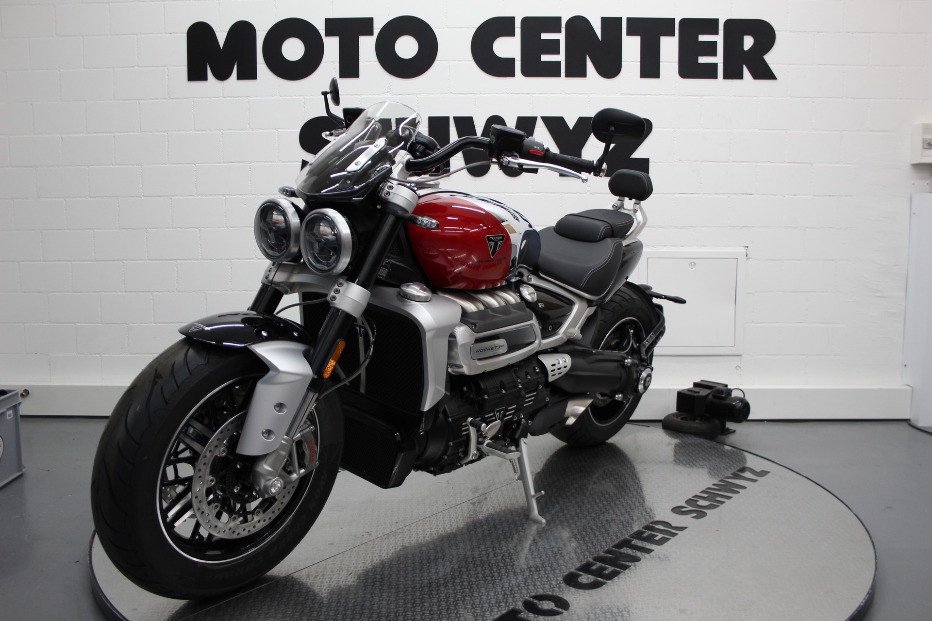 TRIUMPH Rocket 3 GT Chrome-image-3