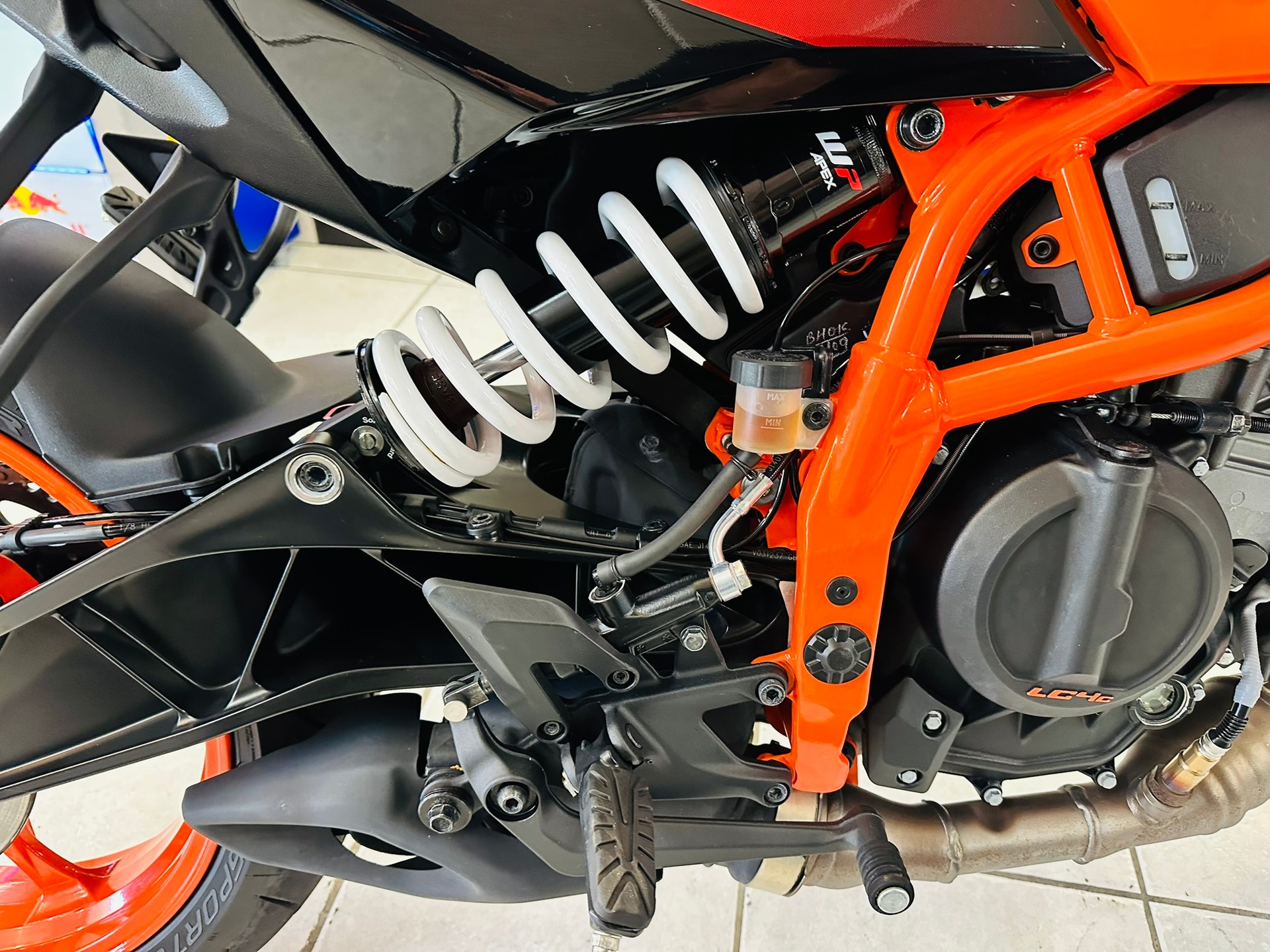 KTM 390 Duke-image-2