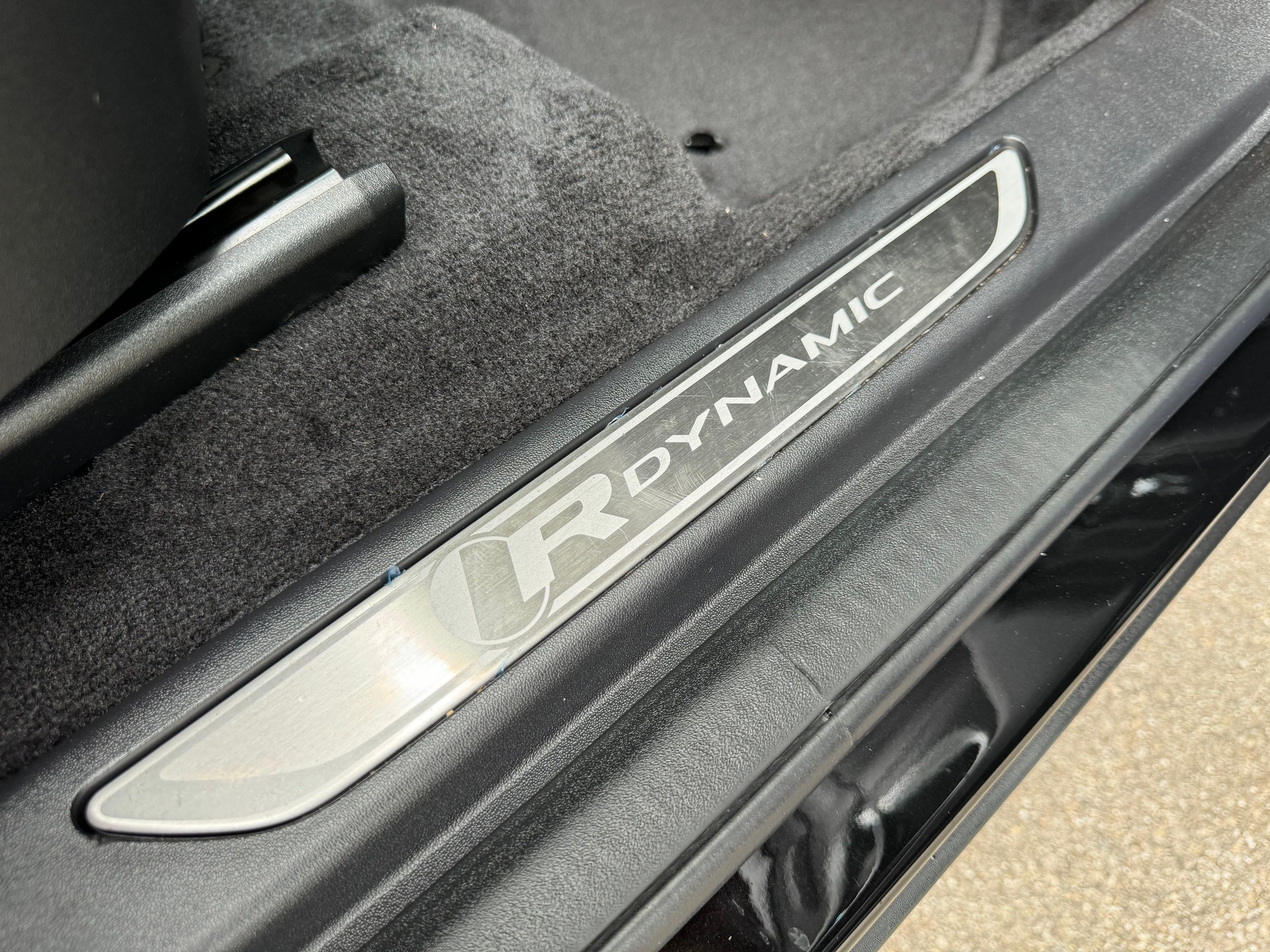 JAGUAR E-Pace 2.0d D150 R-Dynamic SE AWD Automatik-image-22